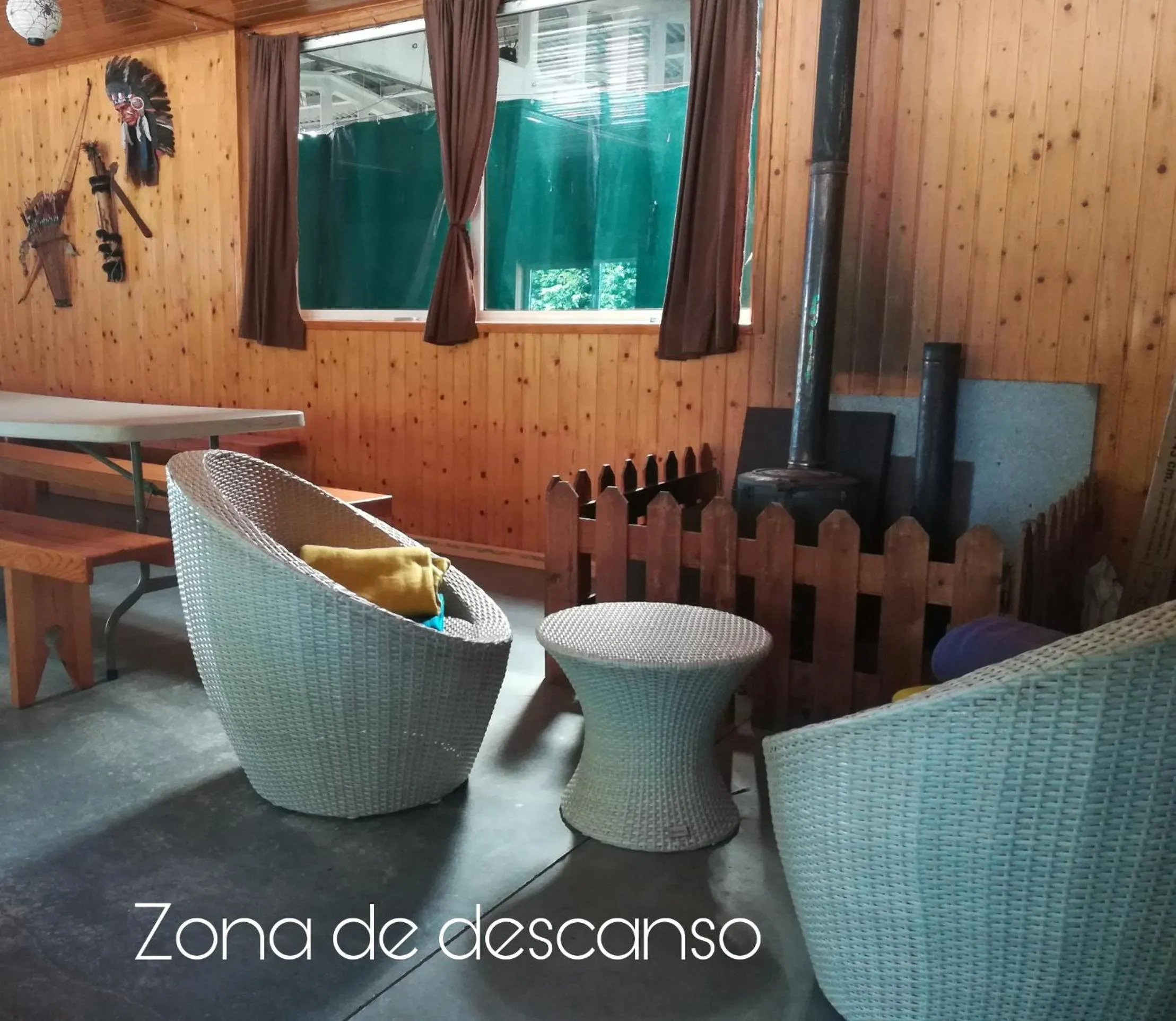 Communal lounge/ TV room in Albergue Naturmaz