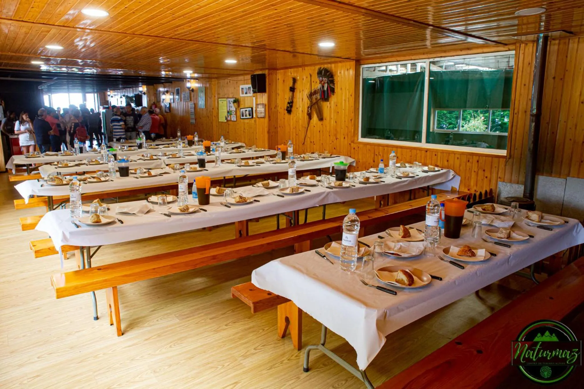 Dining area in Albergue Naturmaz