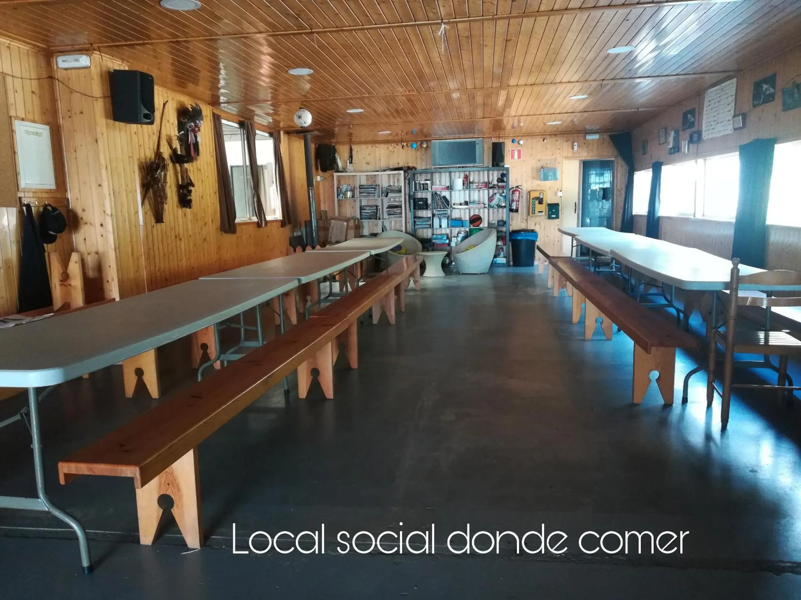 Communal lounge/ TV room in Albergue Naturmaz