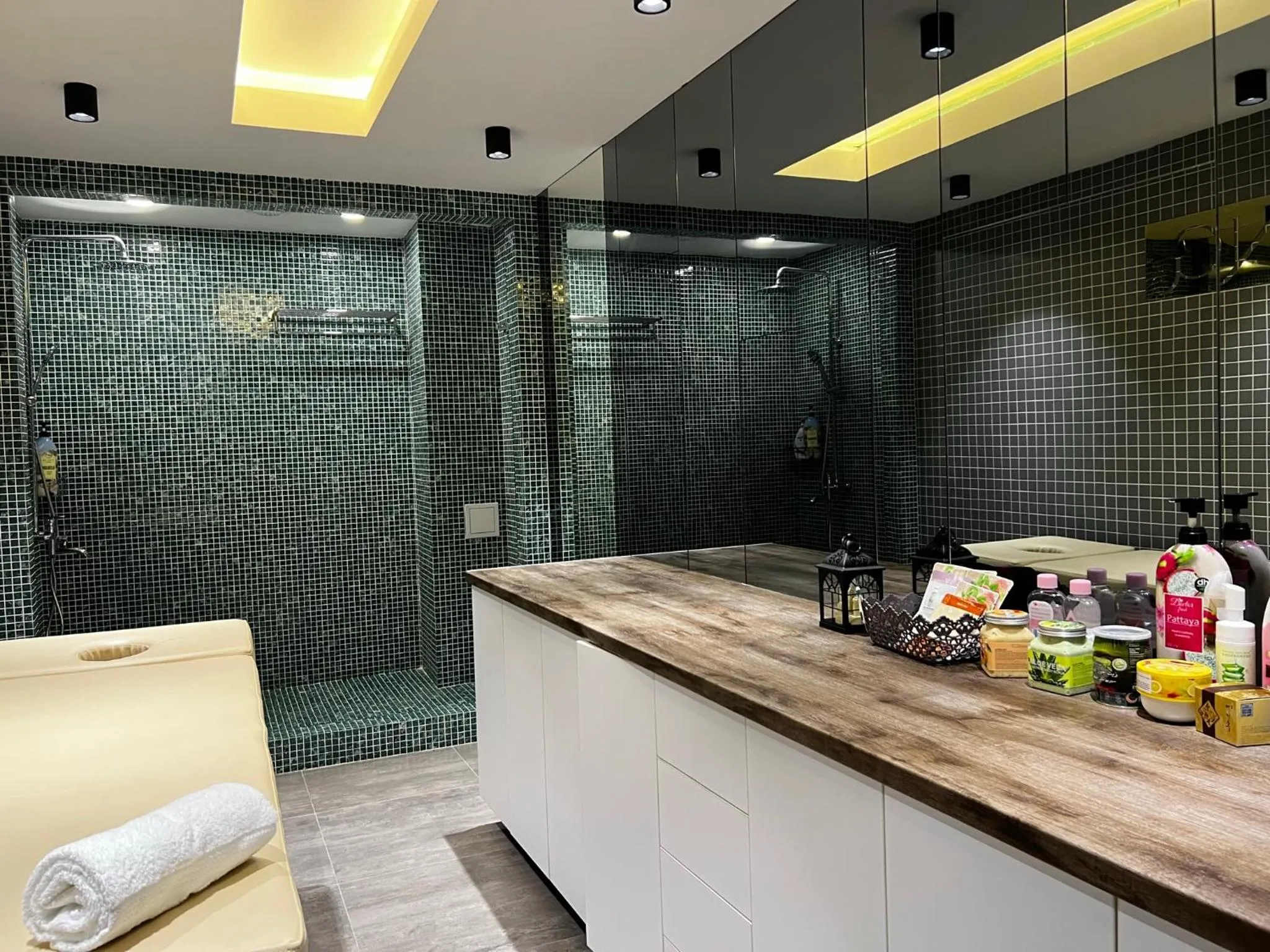 Massage in King Plaza Hotel