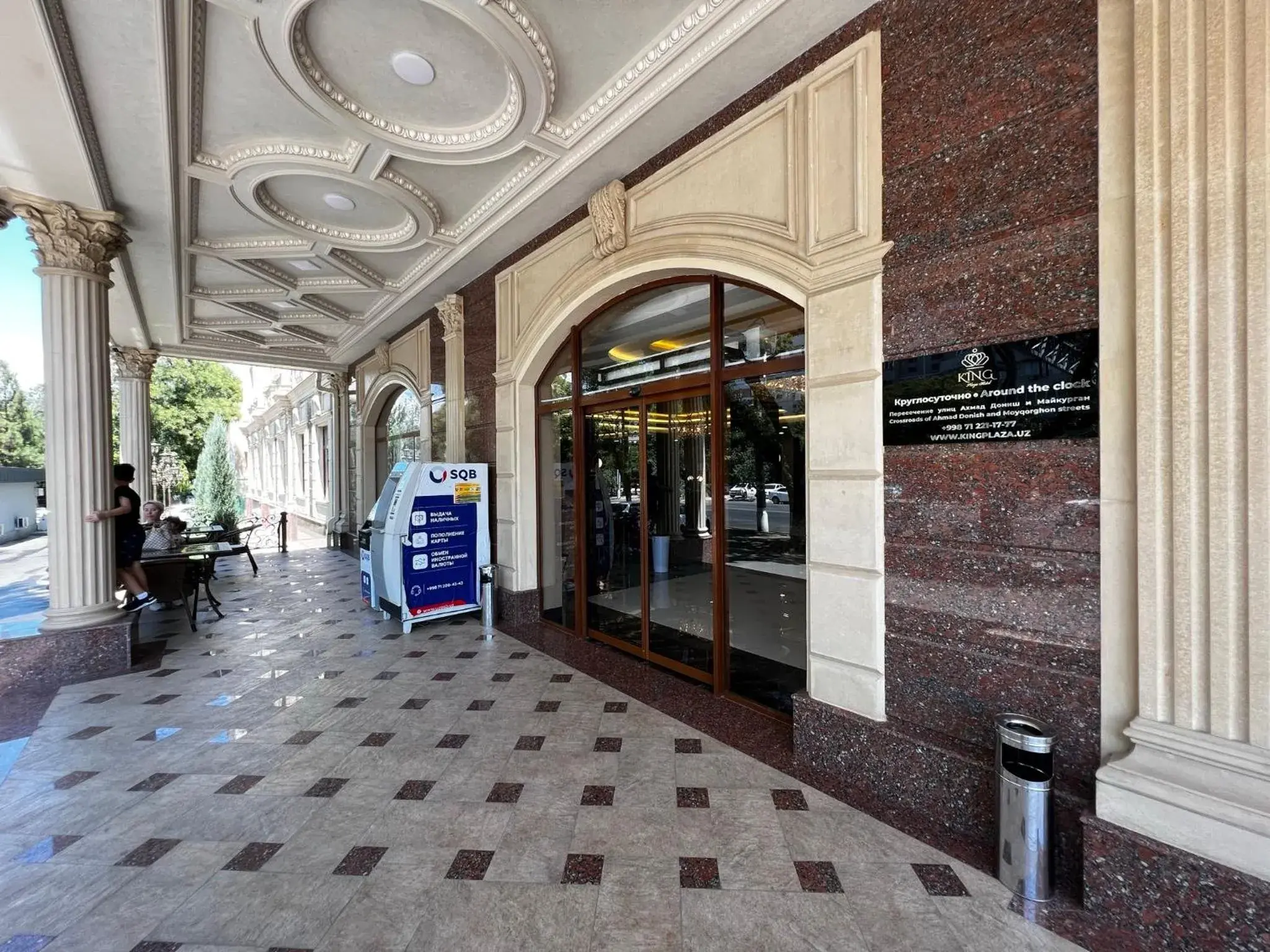 Facade/entrance in King Plaza Hotel Facade/entrance in King Plaza Hotel