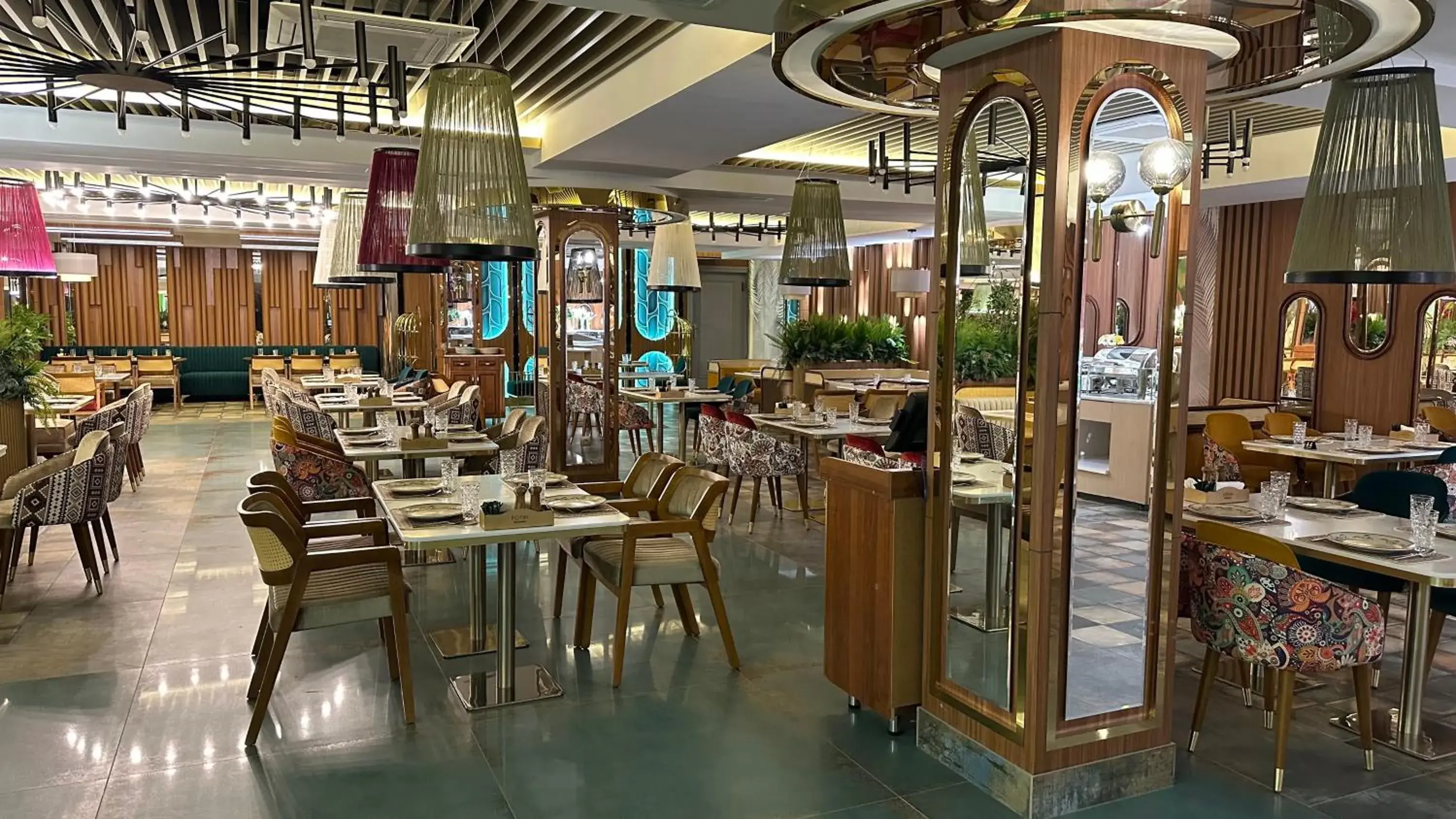 Restaurant/places to eat in King Plaza Hotel Restaurant/places to eat in King Plaza Hotel