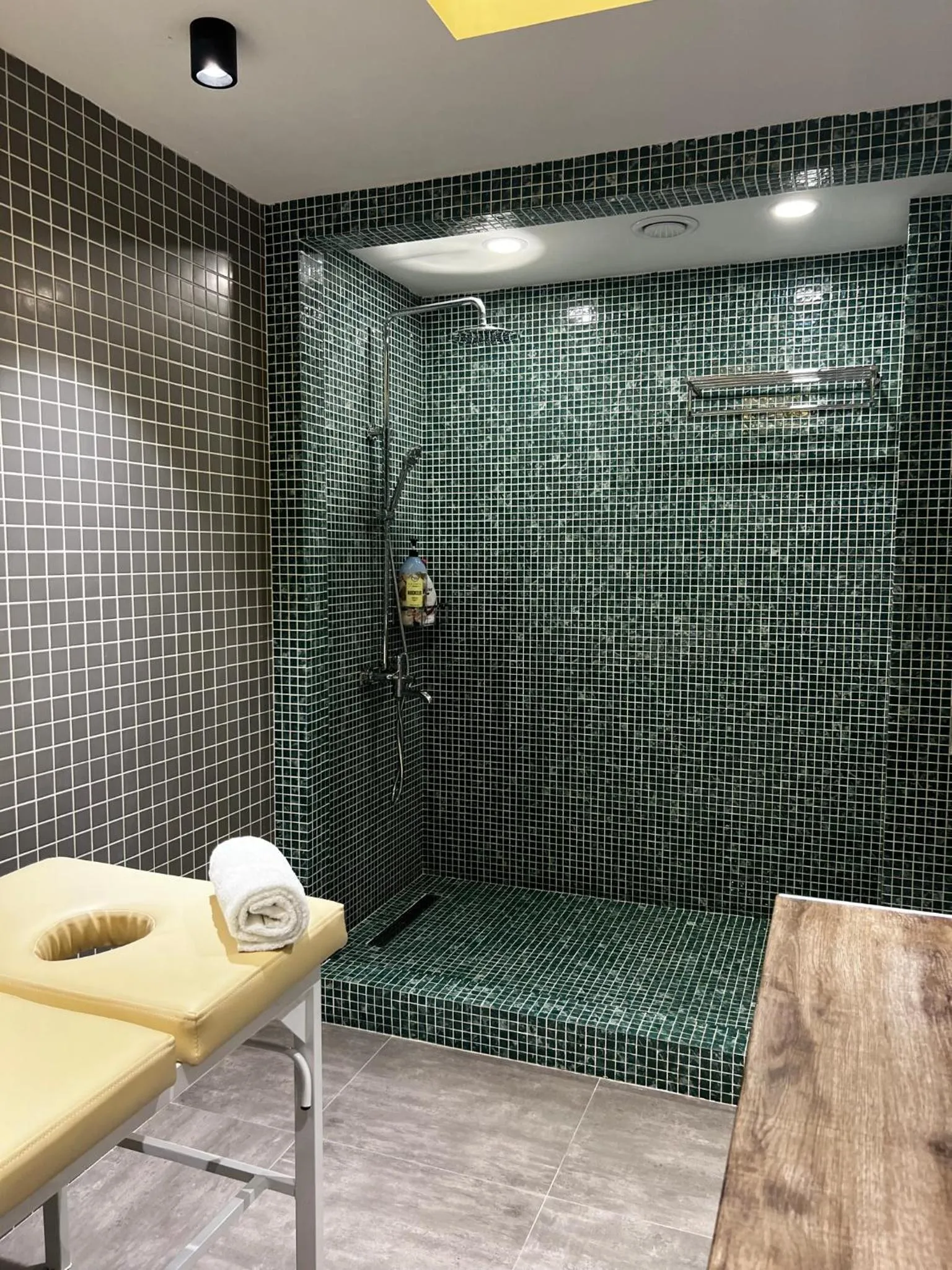 Massage in King Plaza Hotel