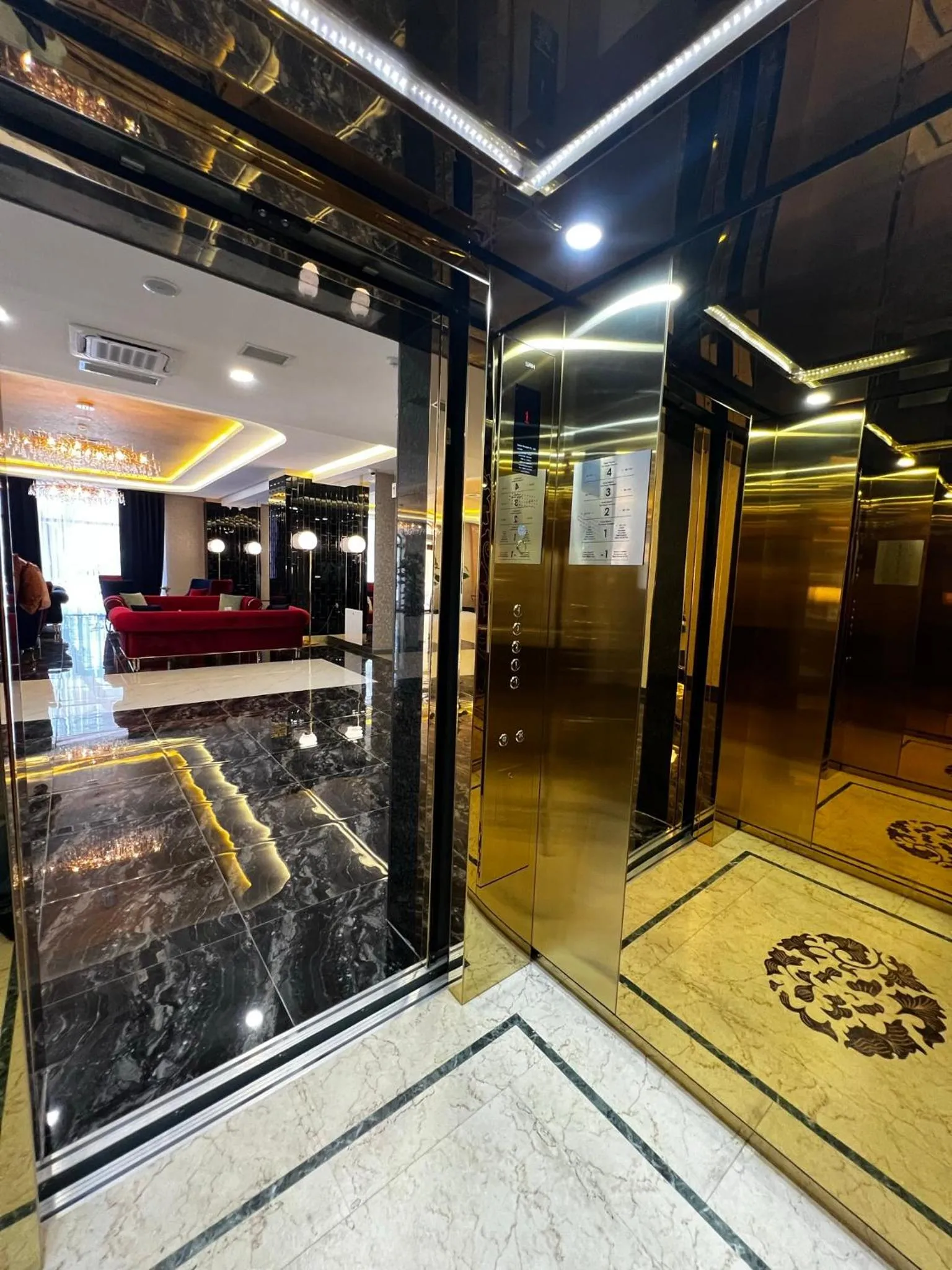 Lobby or reception in King Plaza Hotel