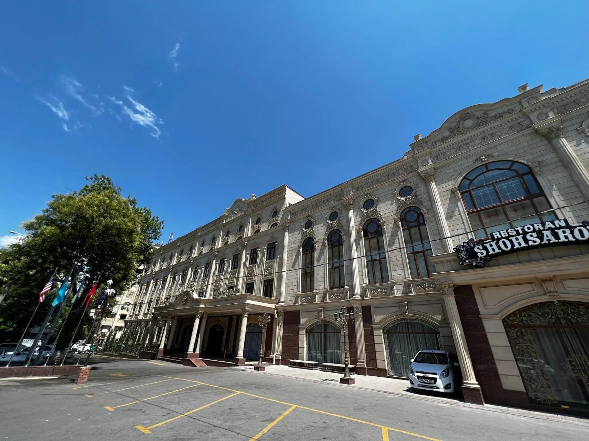 Facade/entrance in King Plaza Hotel