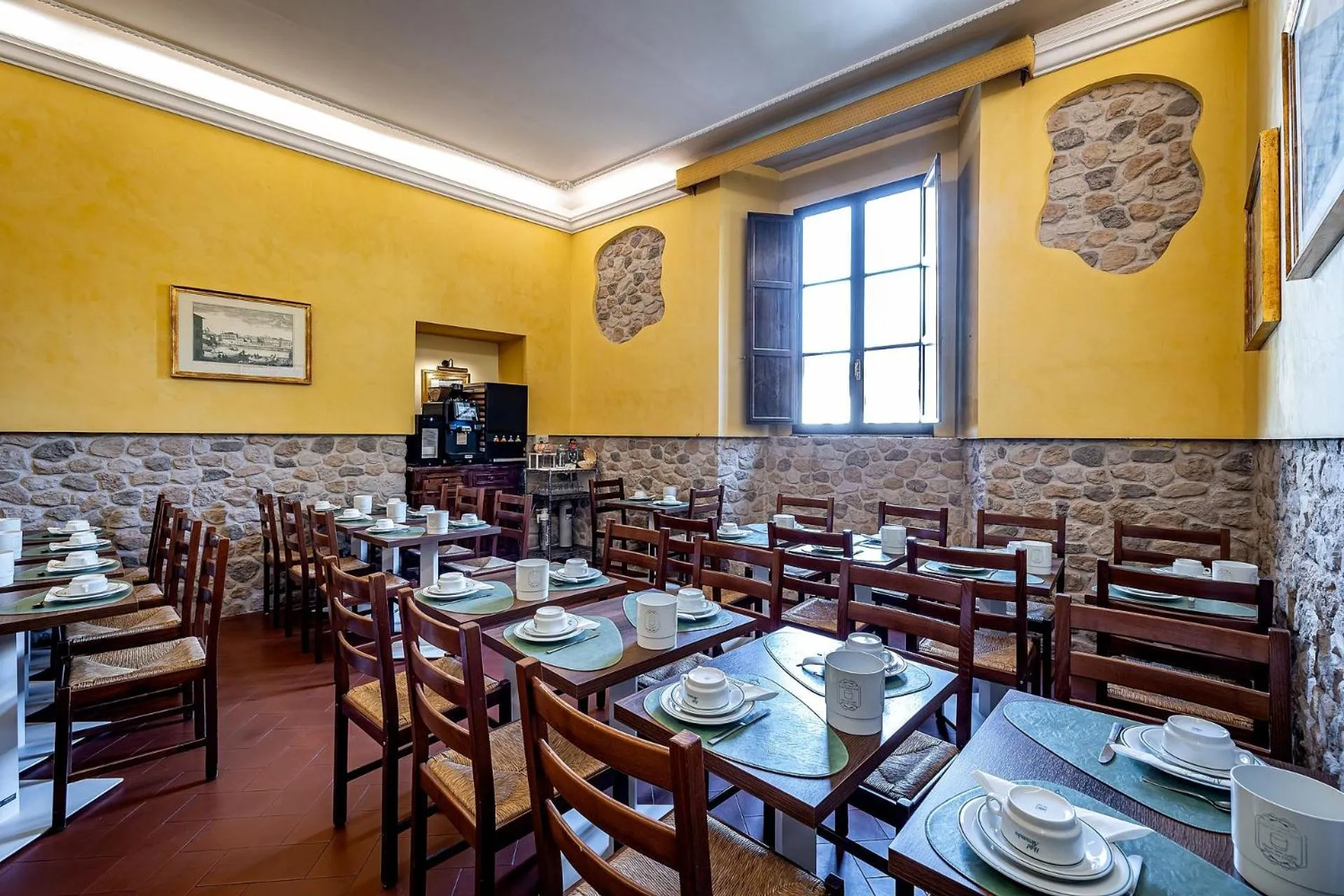 Restaurant/places to eat in Hotel Alessandra