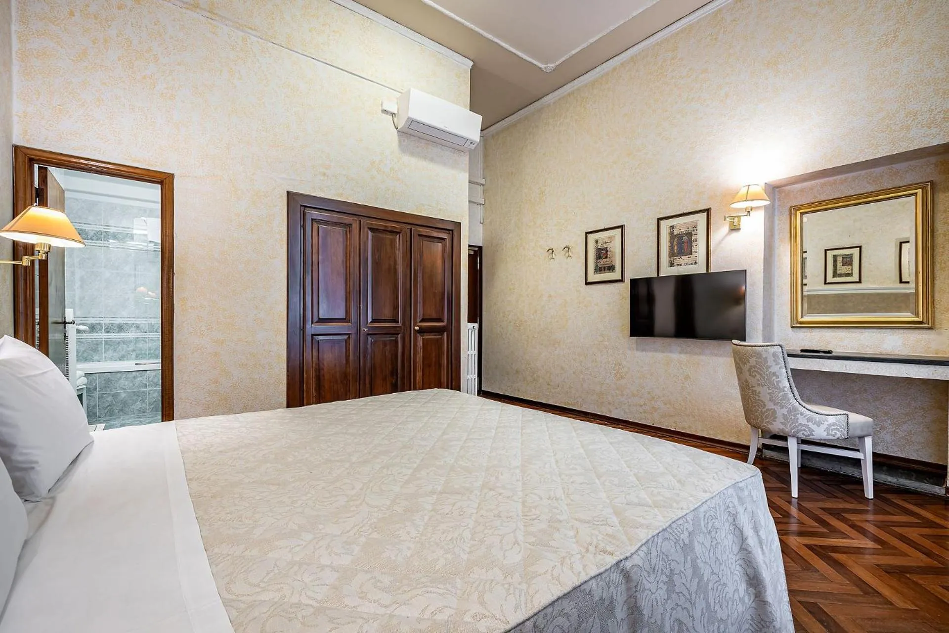 Photo of the whole room, Bed in Hotel Alessandra