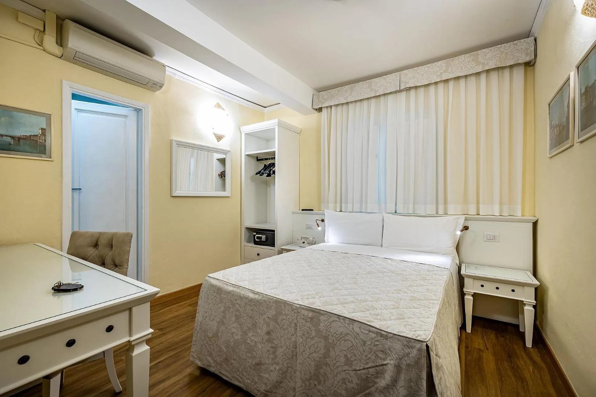 Bed in Hotel Alessandra