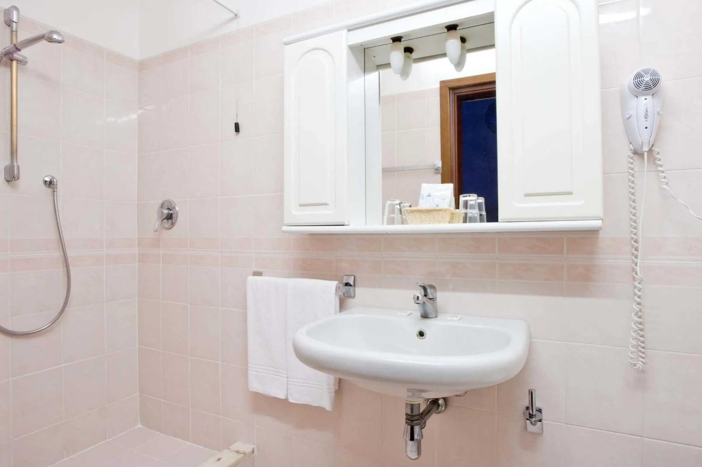 Shower in Hotel Alessandra