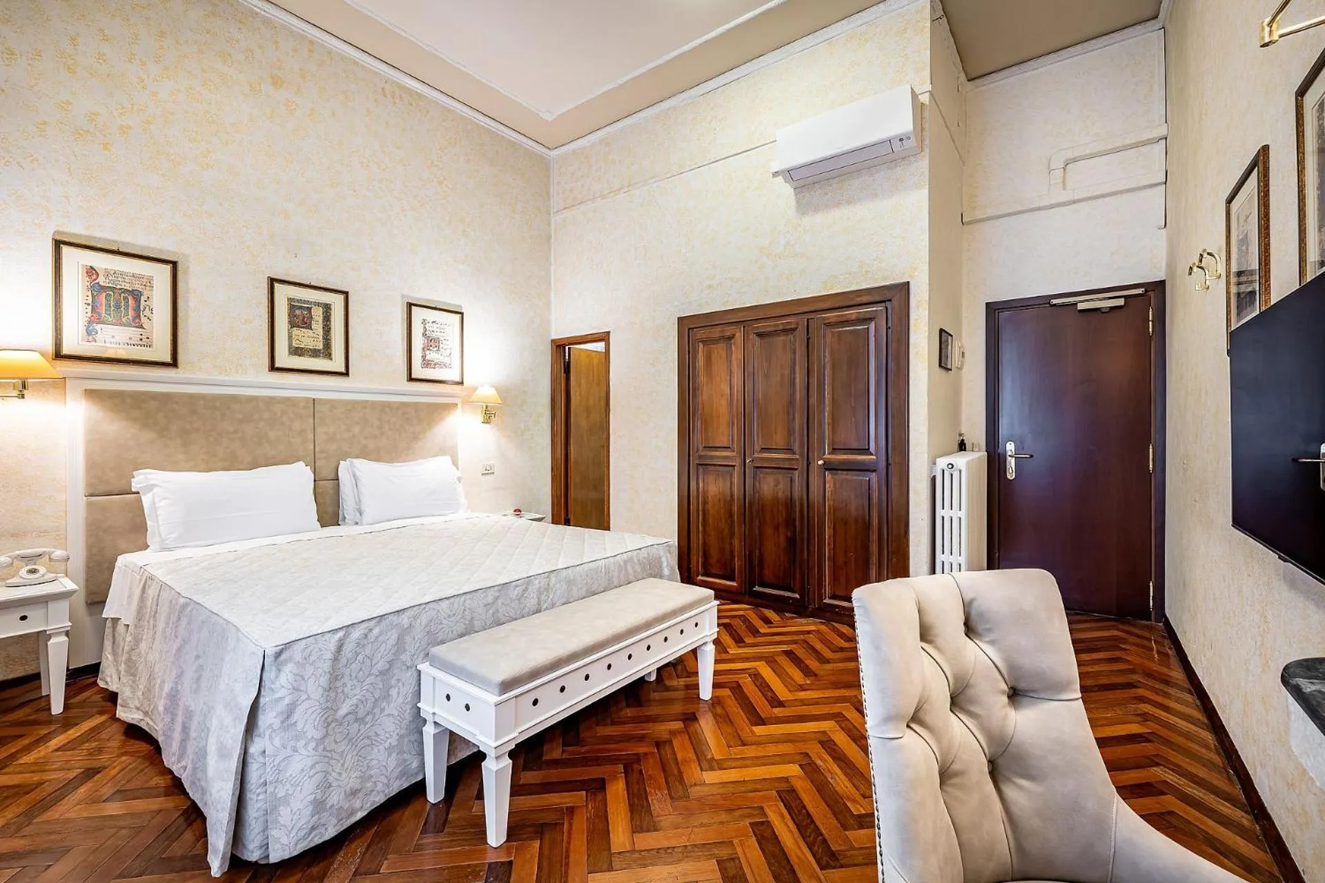 Photo of the whole room, Bed in Hotel Alessandra