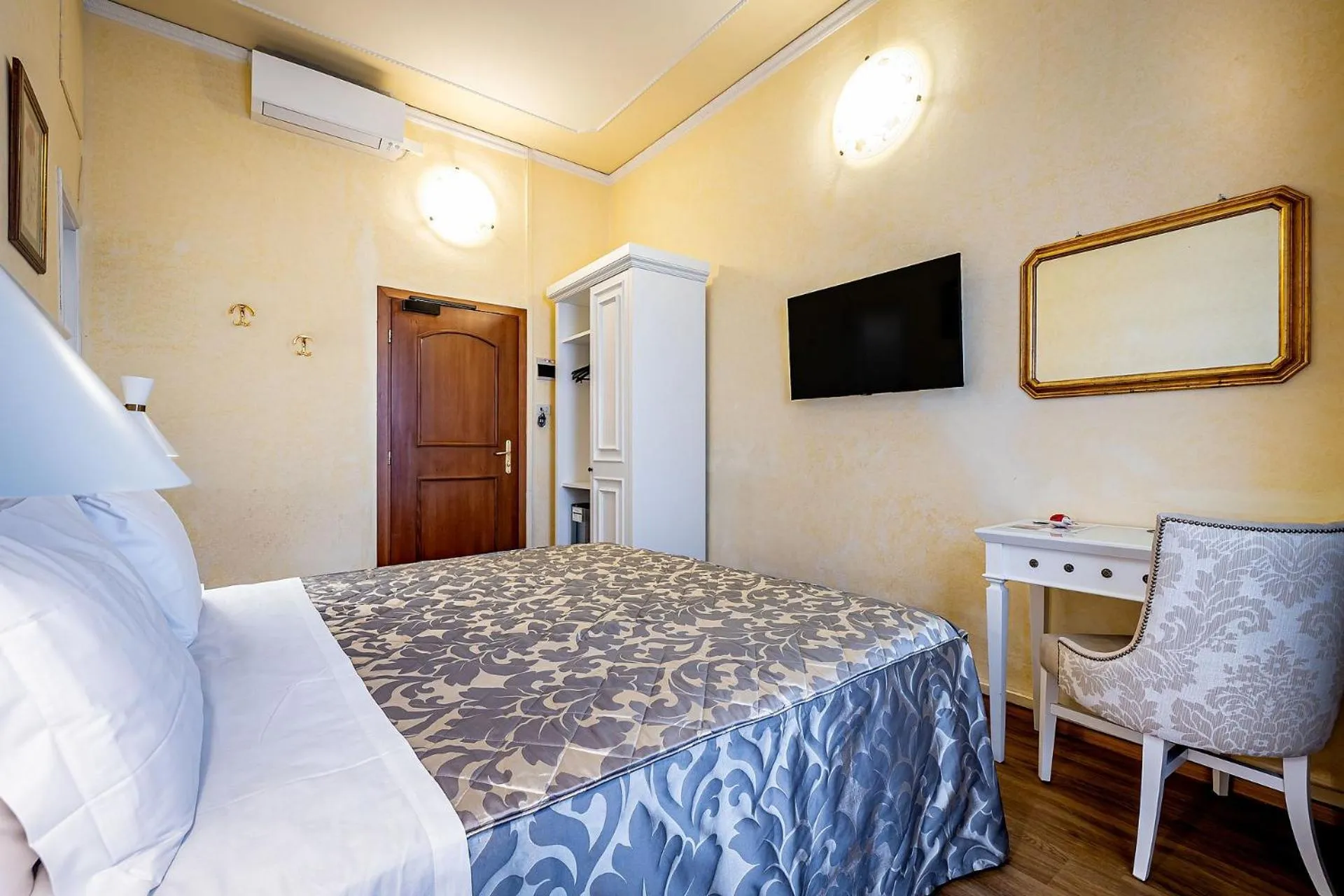 Photo of the whole room, Bed in Hotel Alessandra