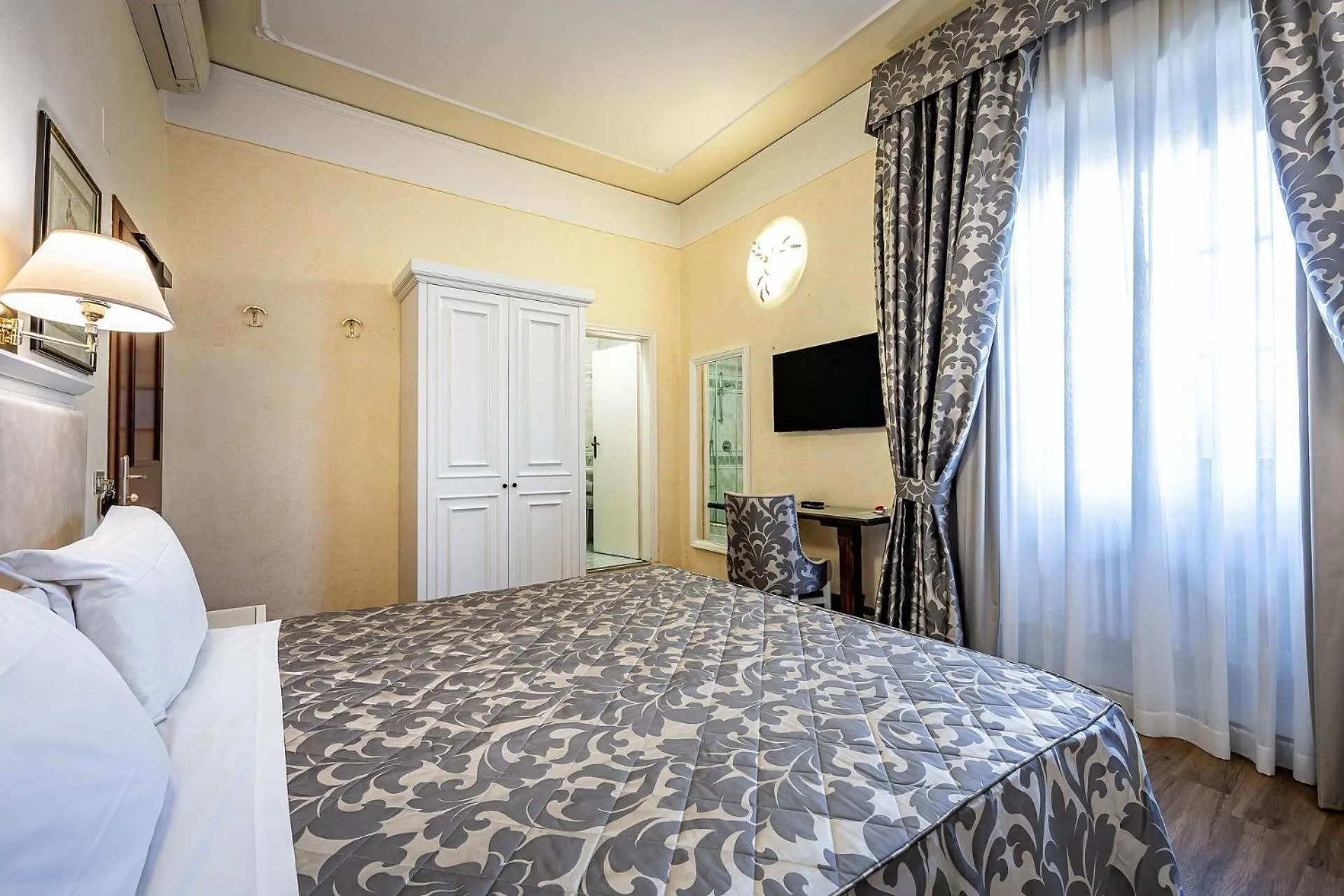 Photo of the whole room, Bed in Hotel Alessandra