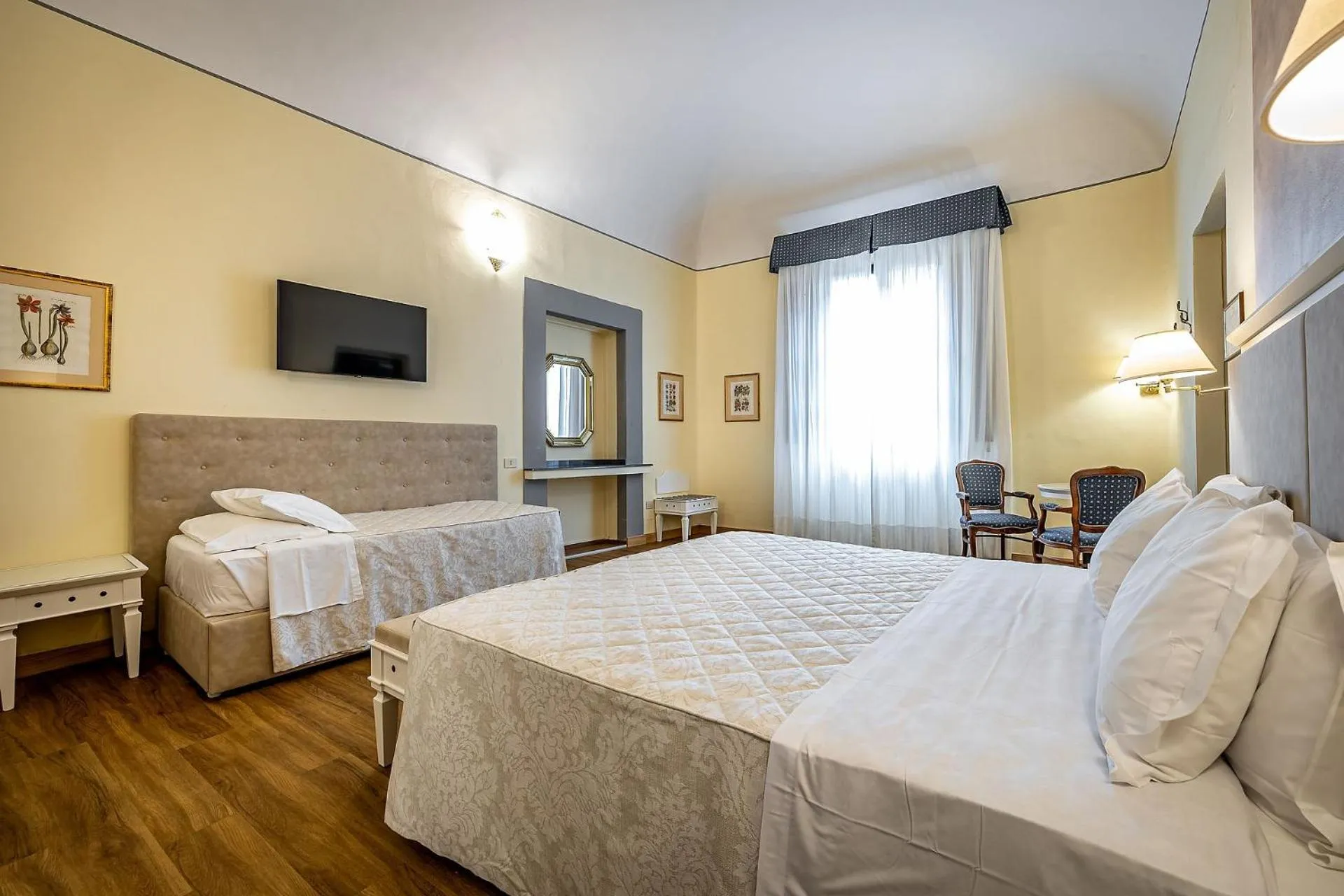 Bathroom, Bed in Hotel Alessandra