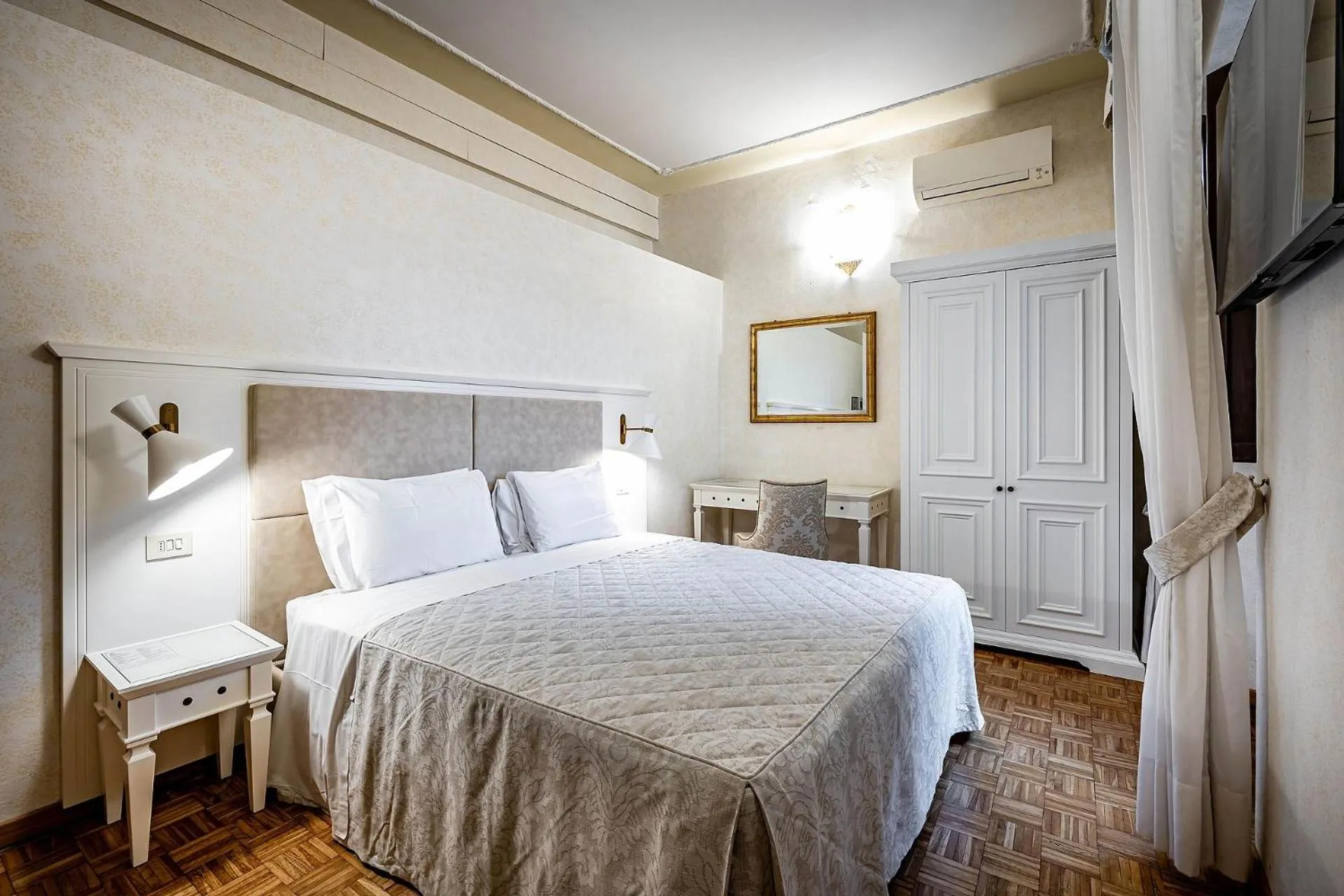 Bed in Hotel Alessandra