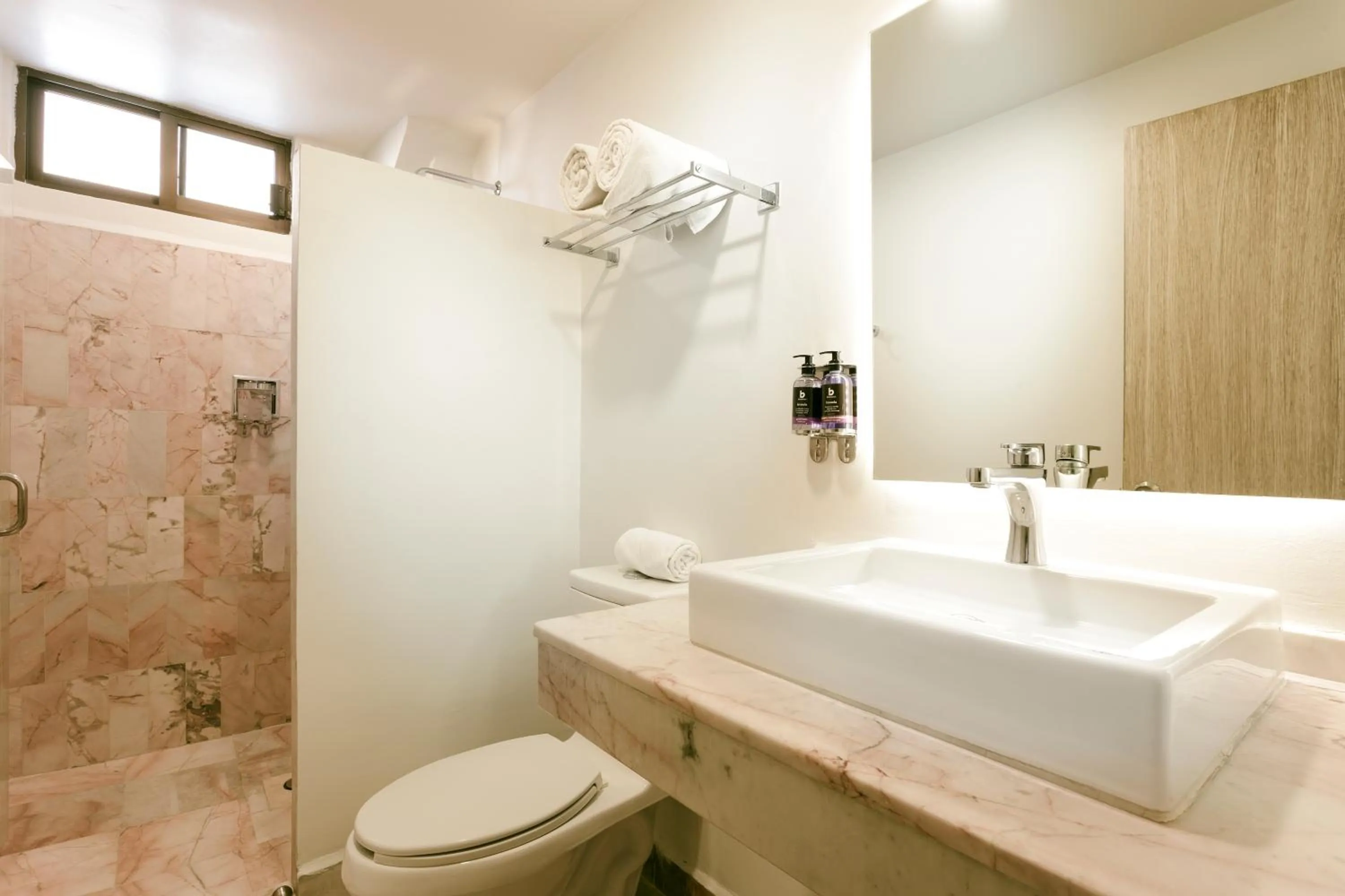 Bathroom in Gamma Villahermosa Centro