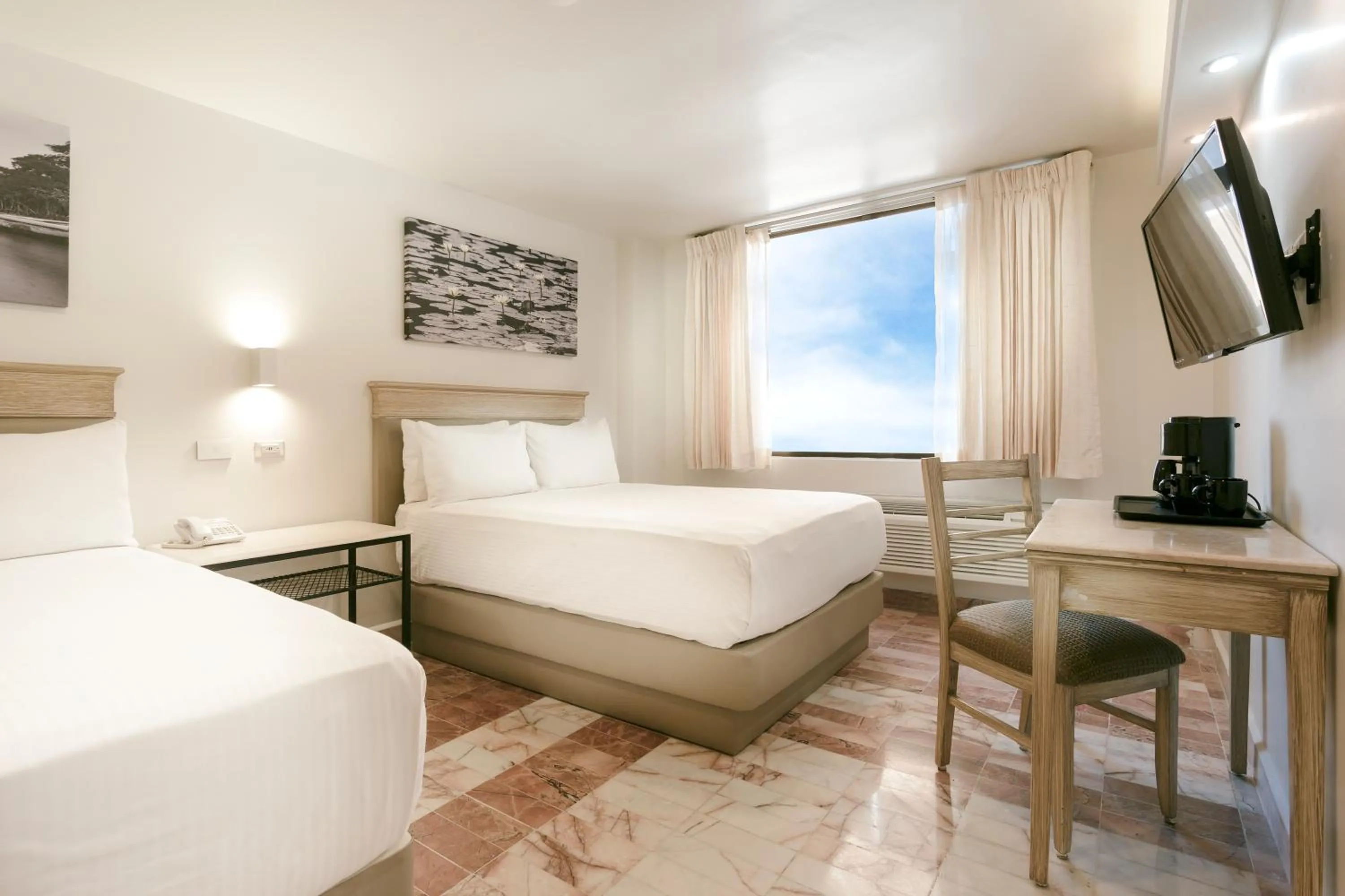 Photo of the whole room, Bed in Gamma Villahermosa Centro