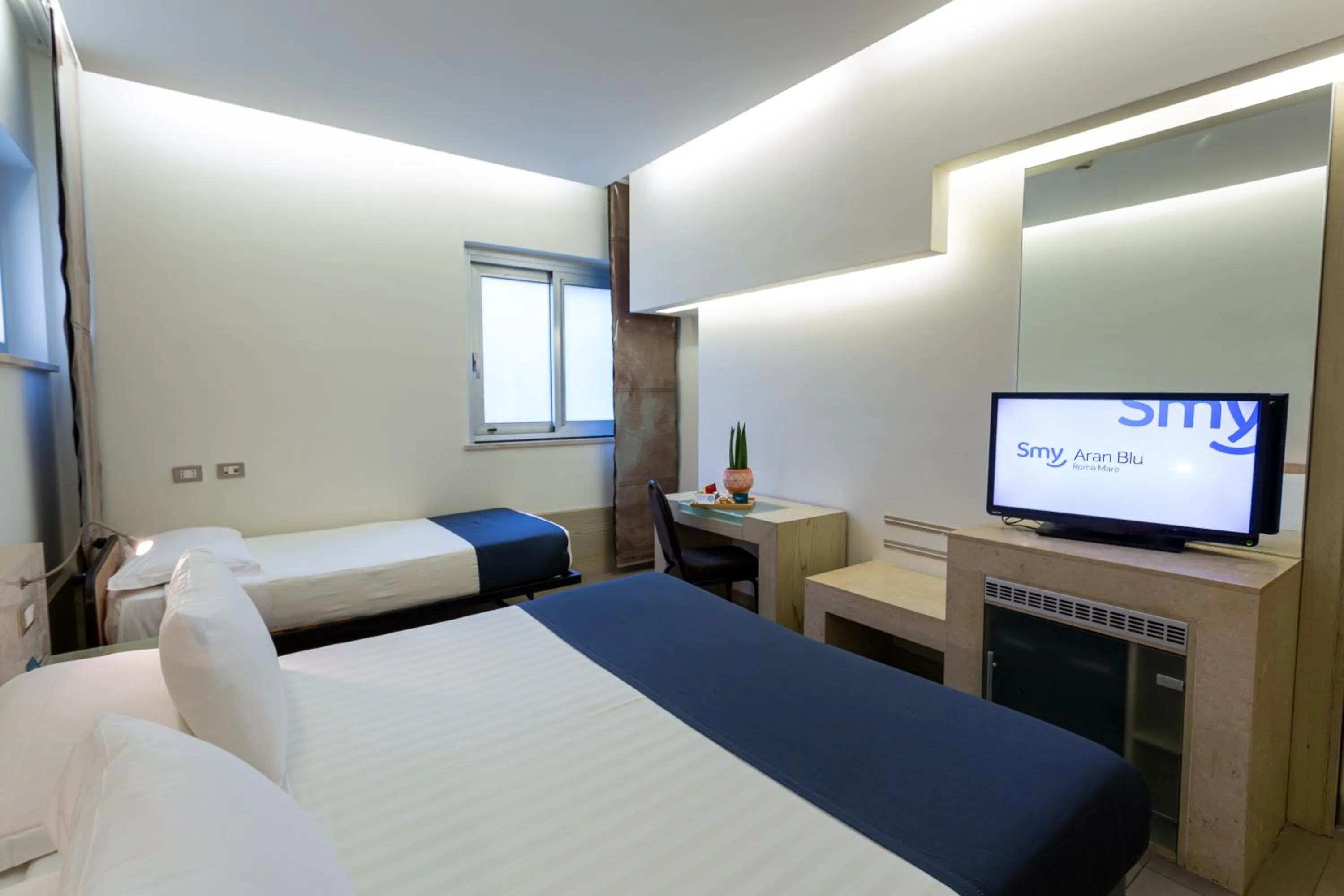 Bedroom, Bed in Smy Aran Blu Roma Mare