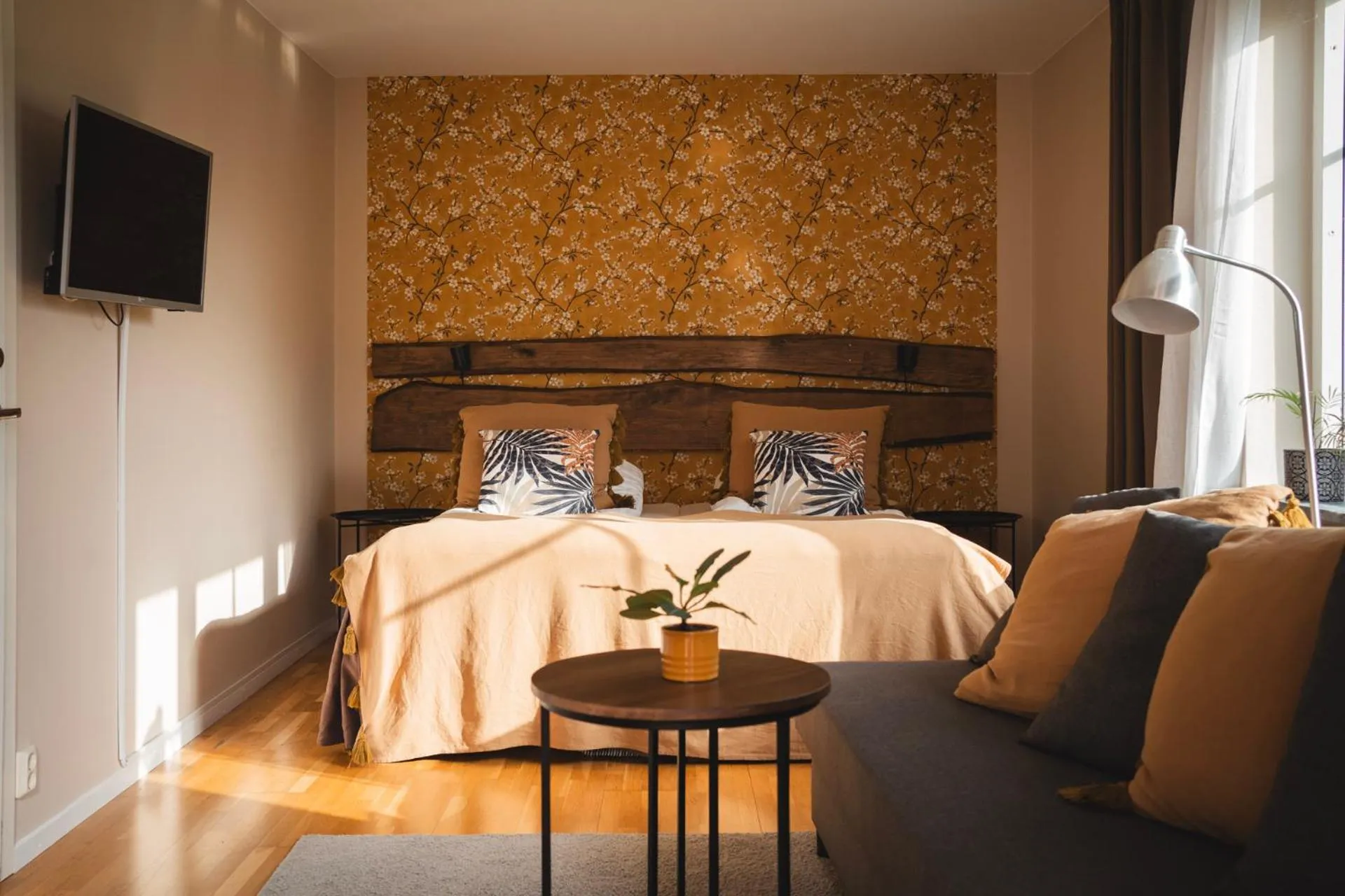 Photo of the whole room, Bed in Två Systrar B&B