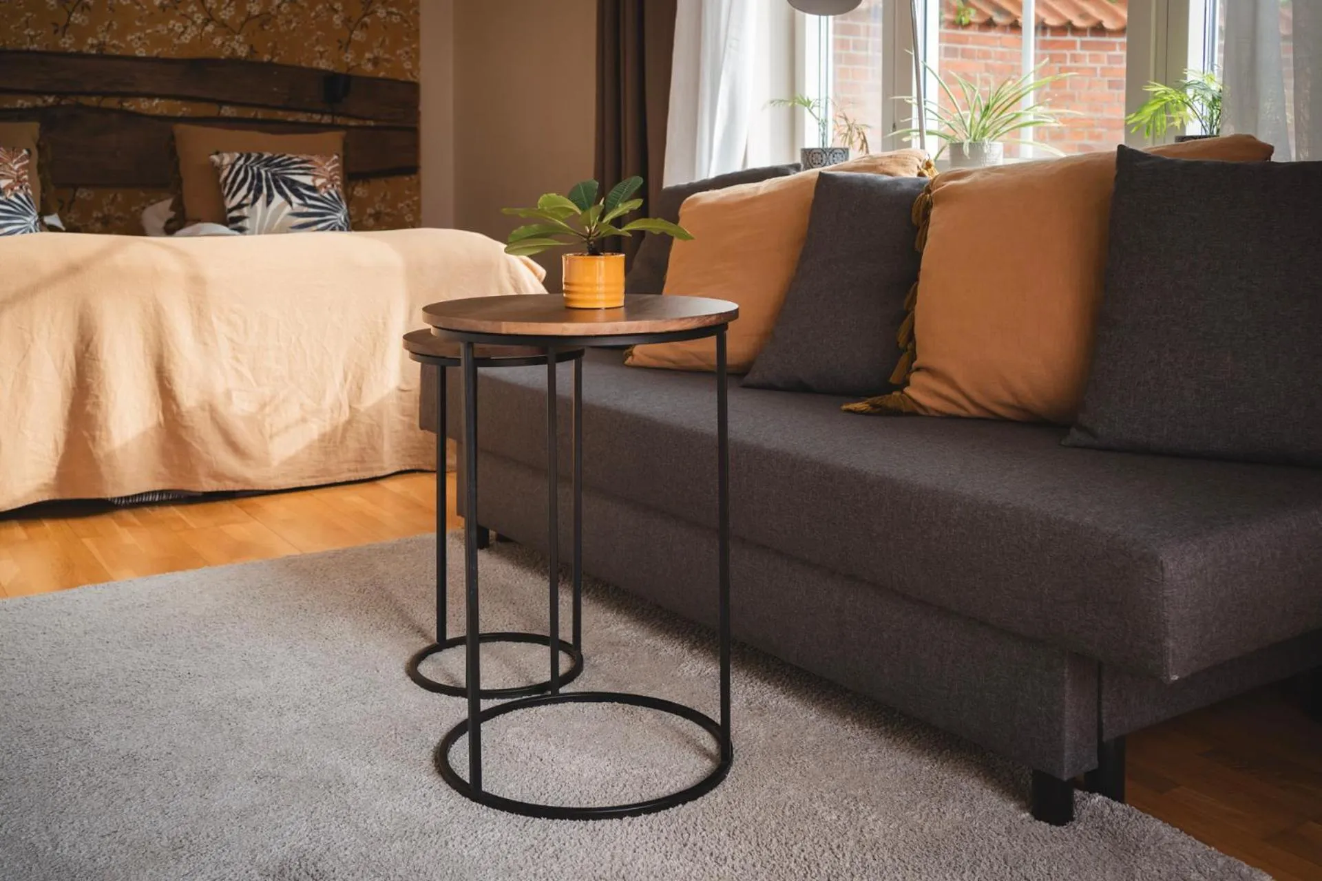 Seating area, Bed in Två Systrar B&B