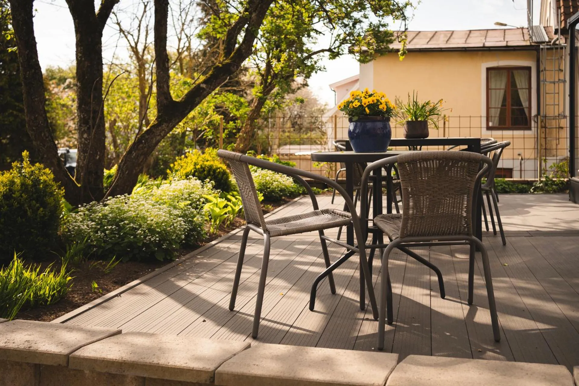 Garden in Två Systrar B&B