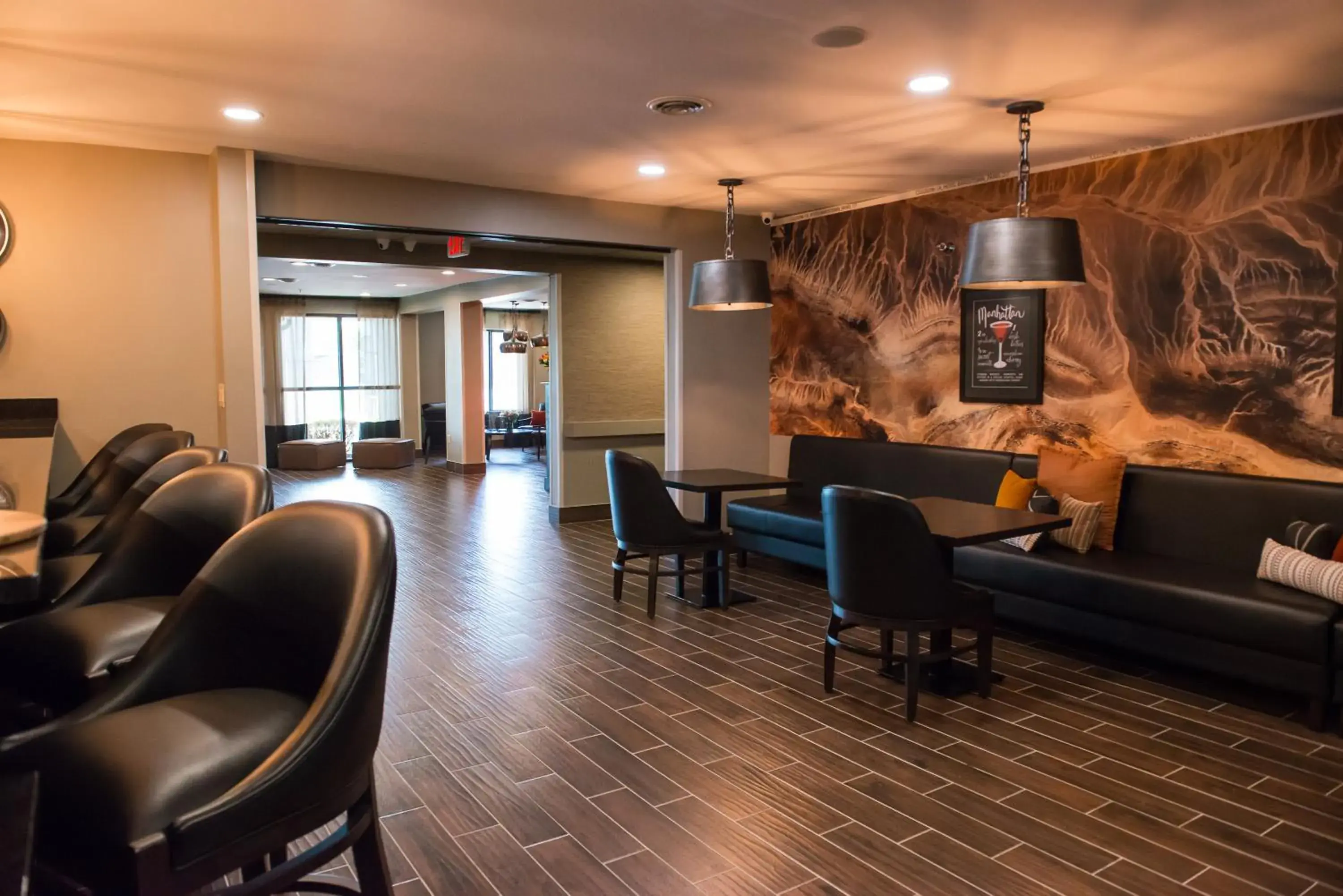 Lounge or bar in Distill-Inn Lounge or bar in Distill-Inn