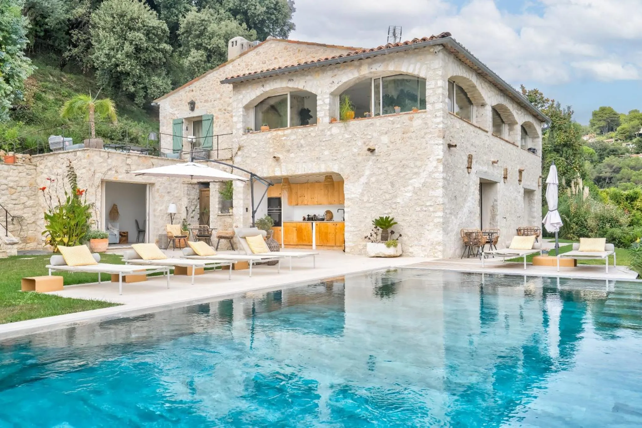 Property building in Ideal BnB, Luxury Apartments