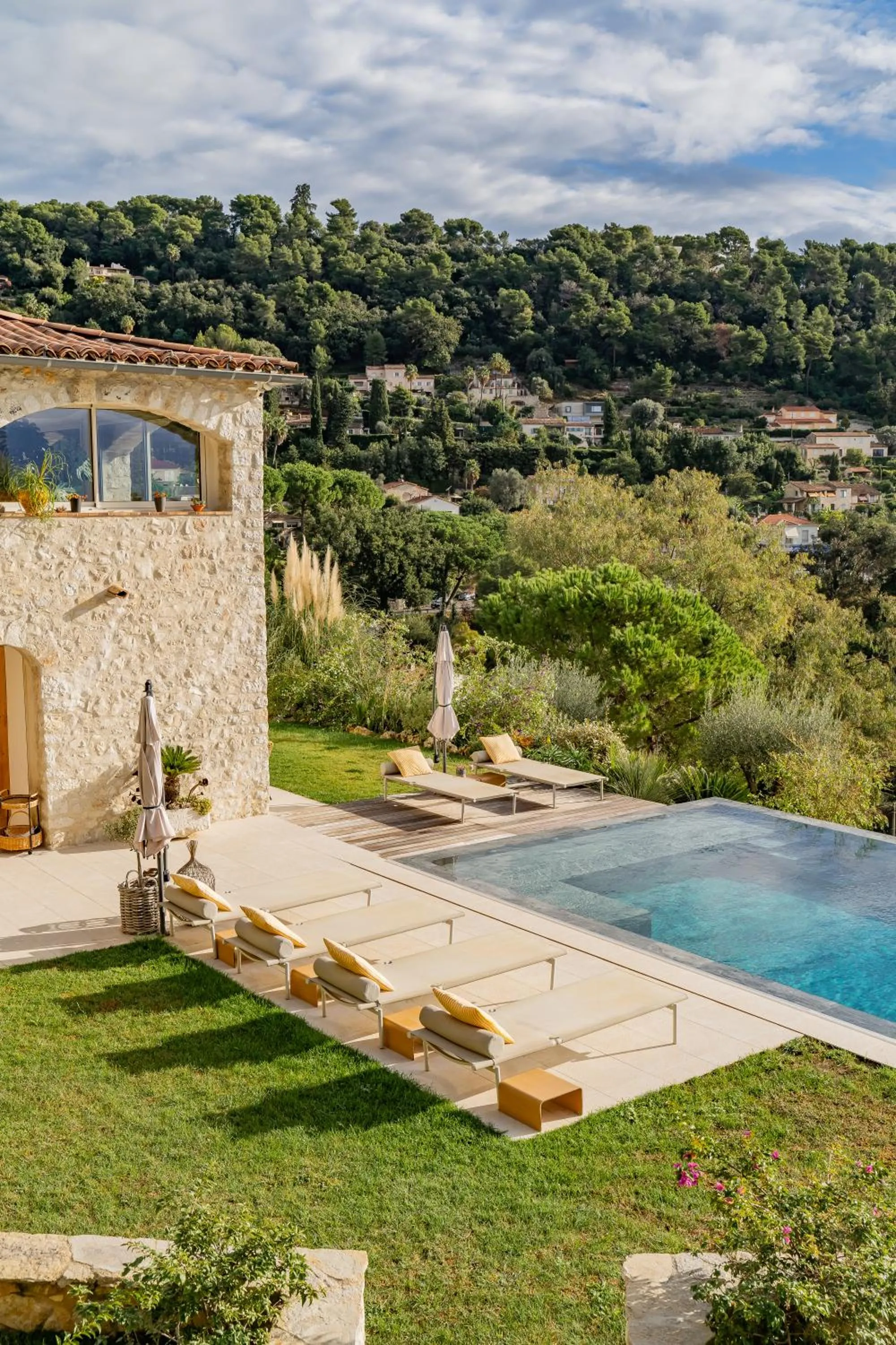 Property building in Ideal BnB, Luxury Apartments