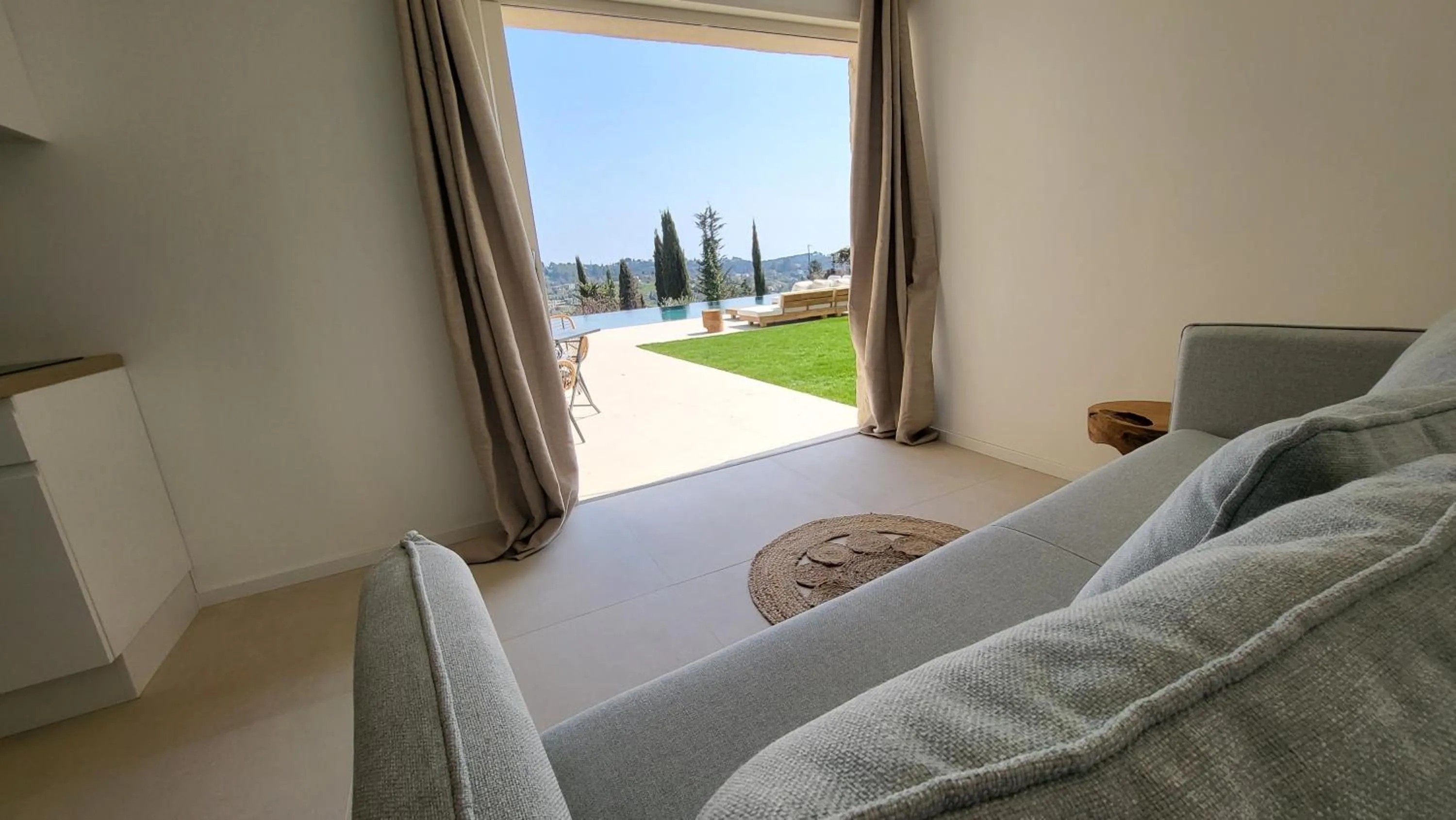 City view, Bed in Ideal BnB, Luxury Apartments