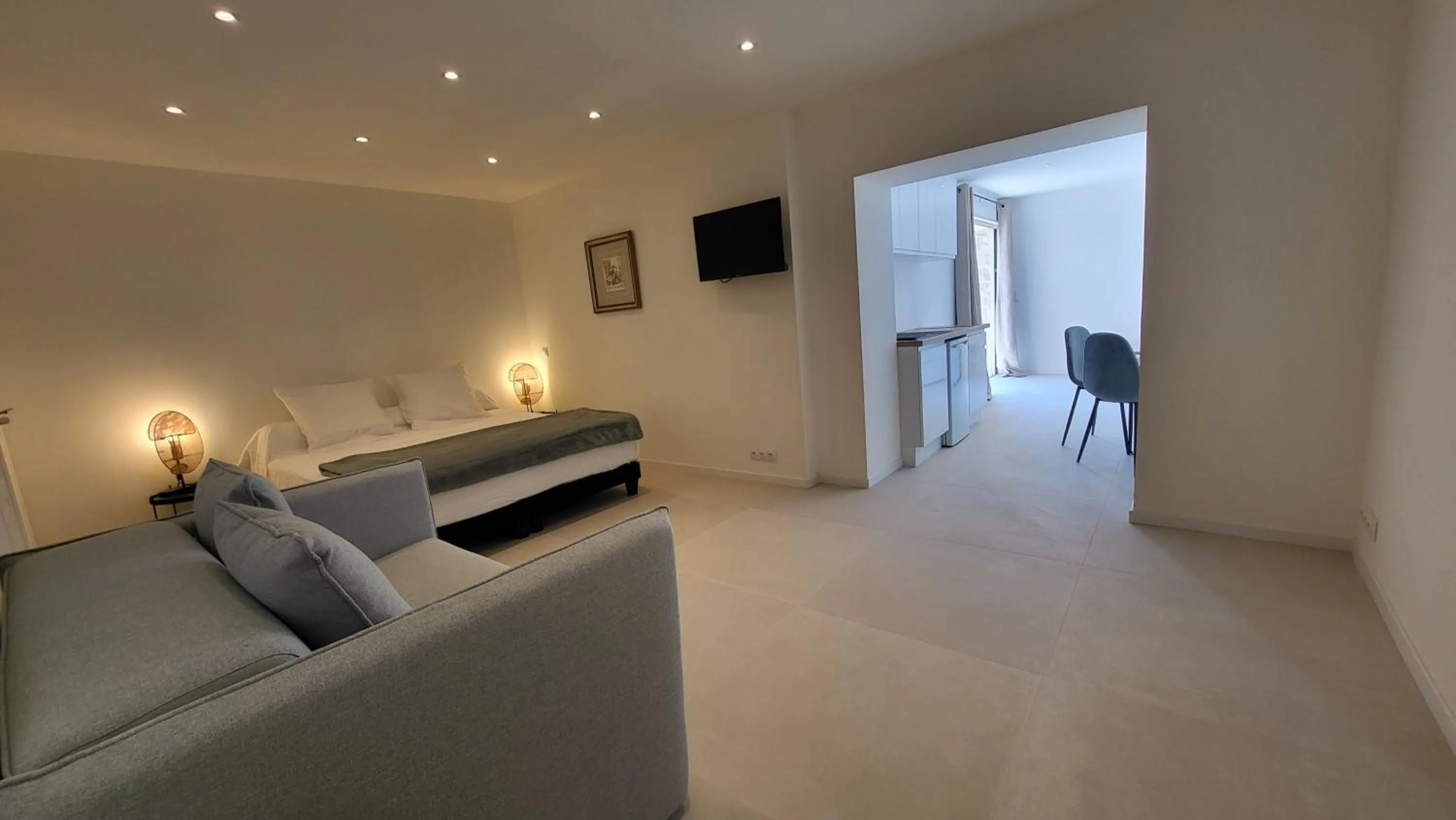 Bed in Ideal BnB, Luxury Apartments