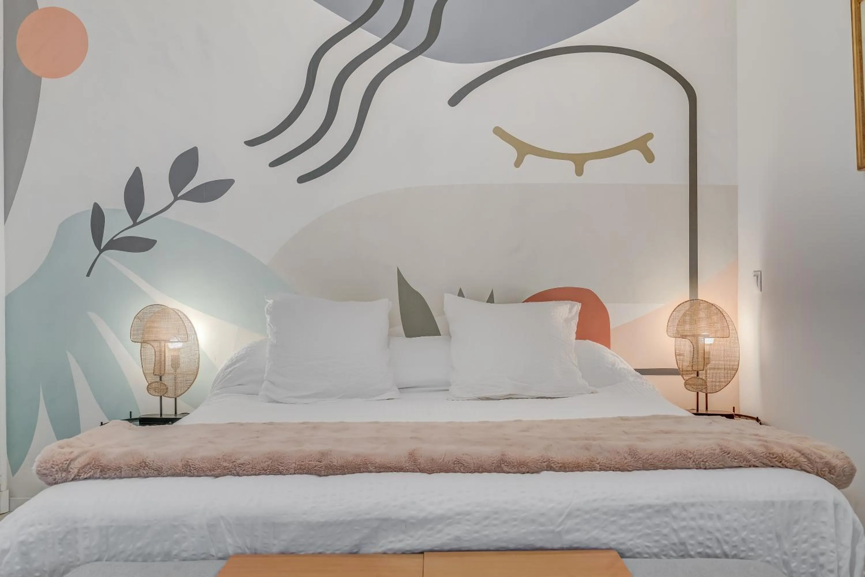 Bed in Ideal BnB, Luxury Apartments