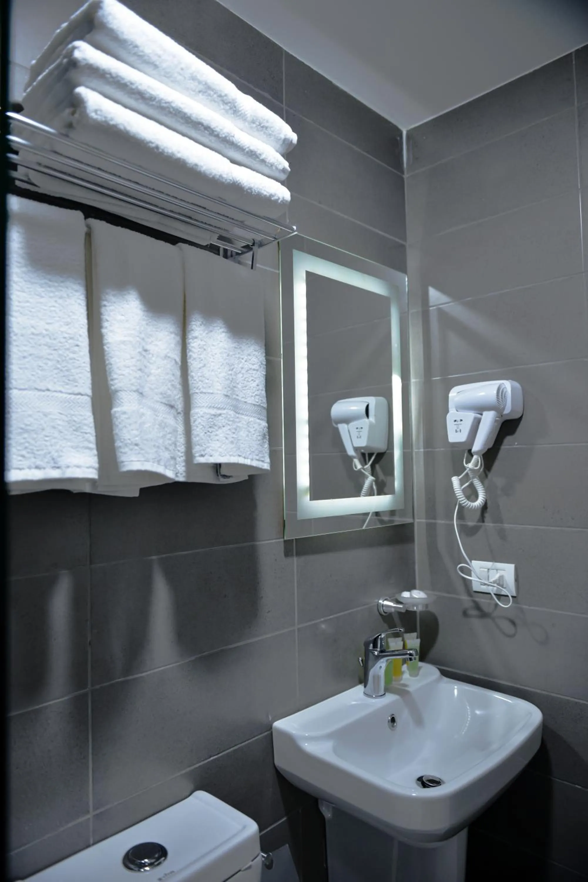 Shower in Beit Alshabaan Inn