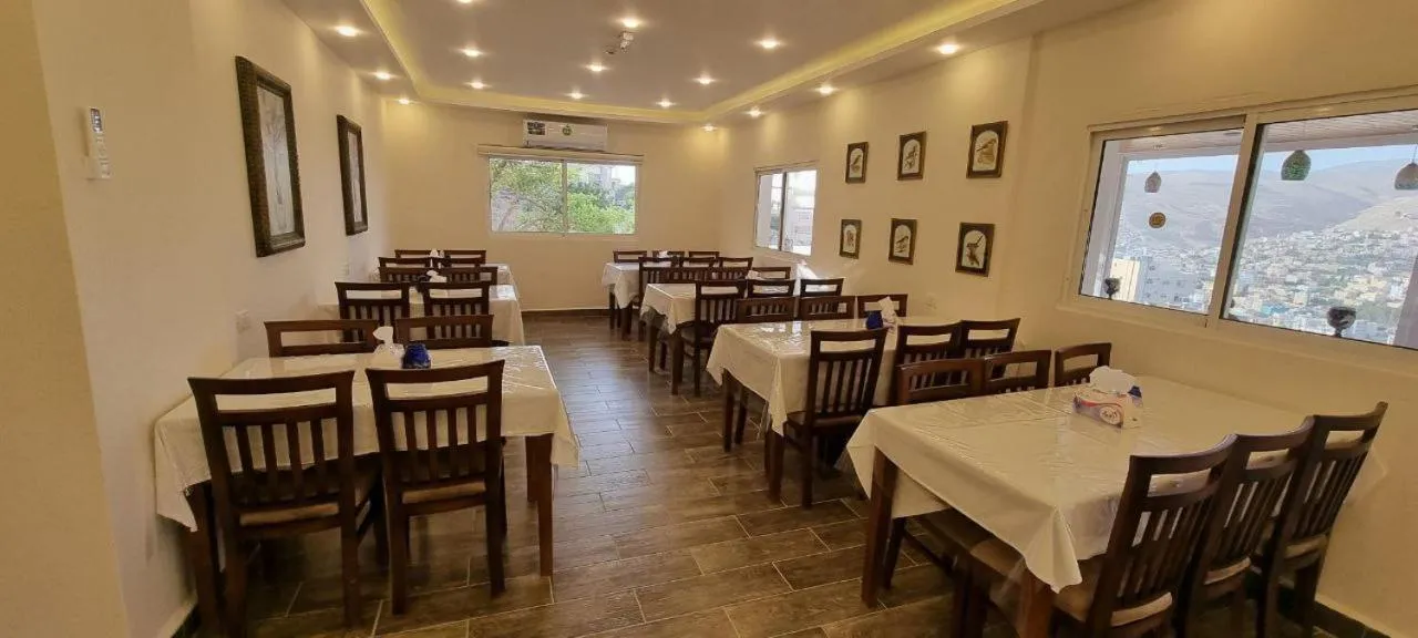 Restaurant/places to eat in Beit Alshabaan Inn