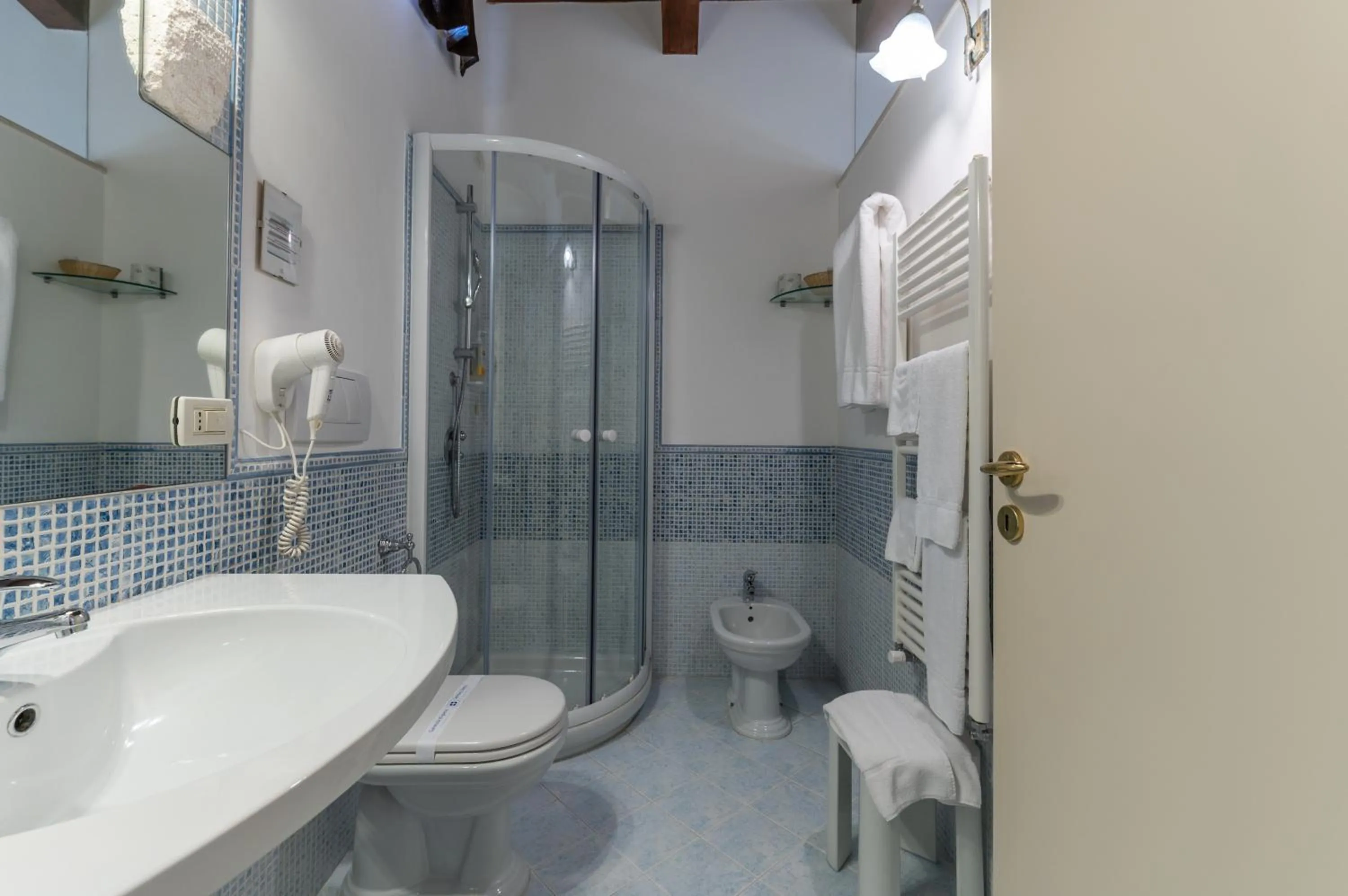 Shower in Hotel La Terra