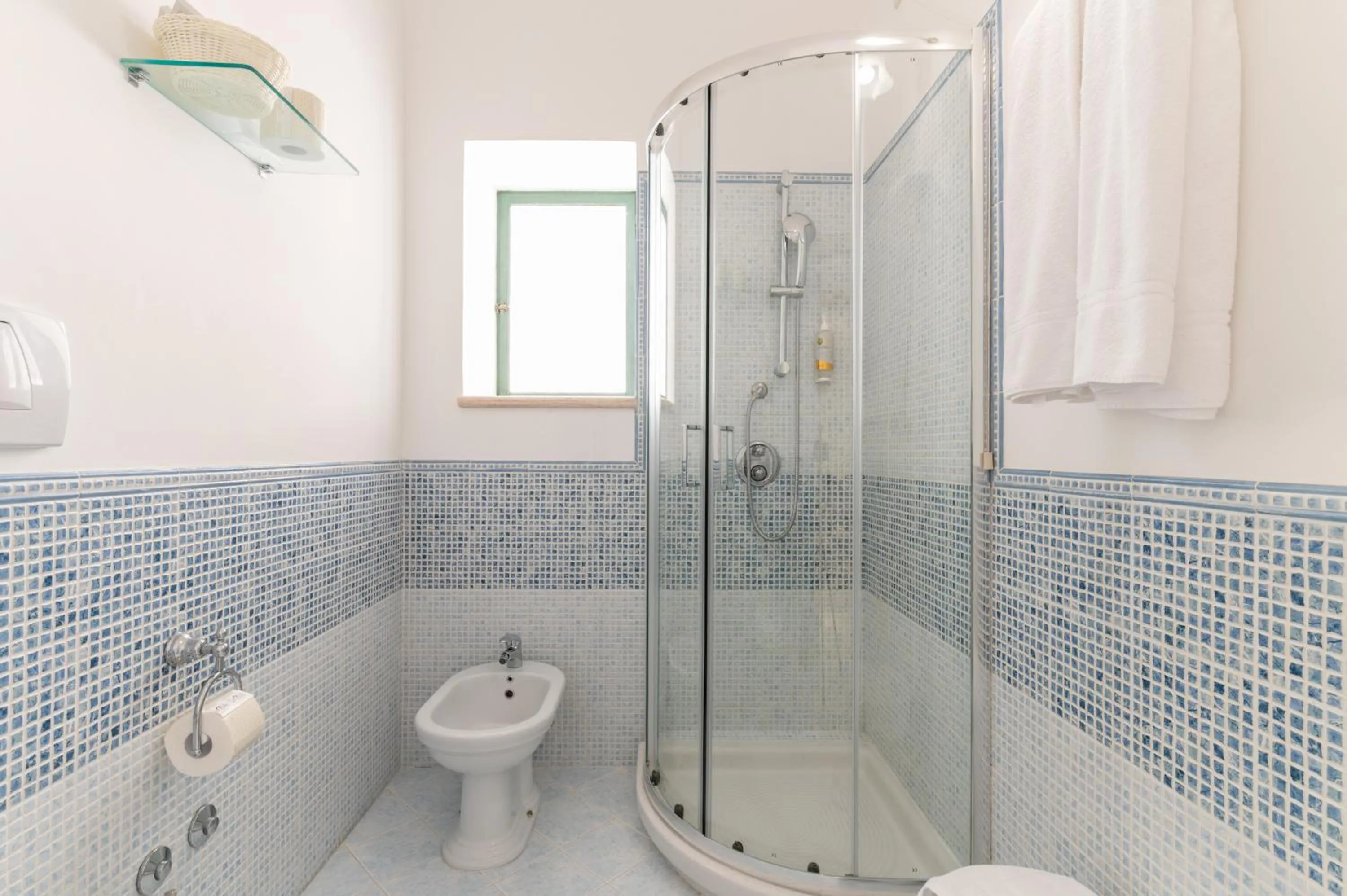 Shower in Hotel La Terra