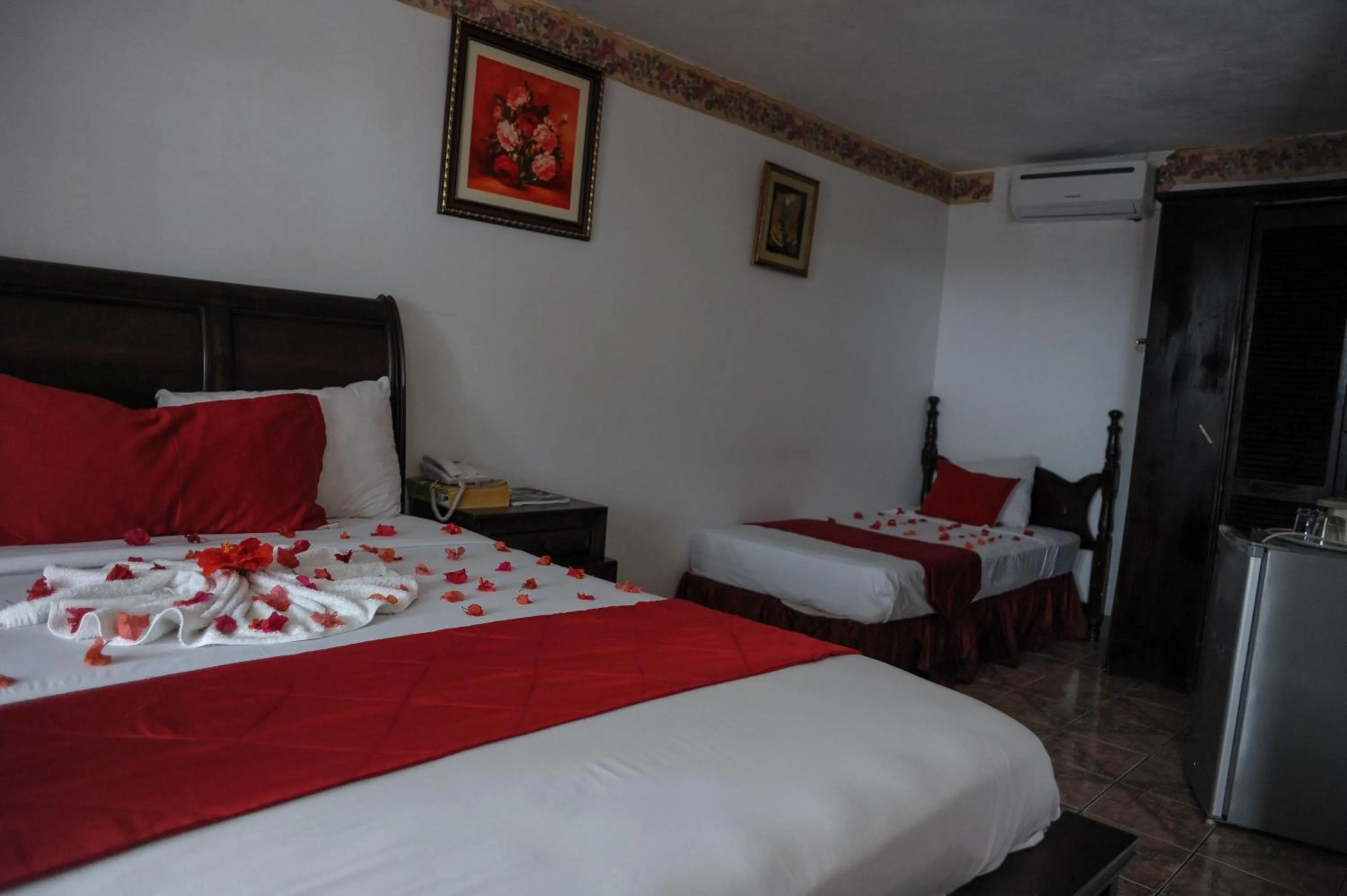 Bed in Glorianna Hotel