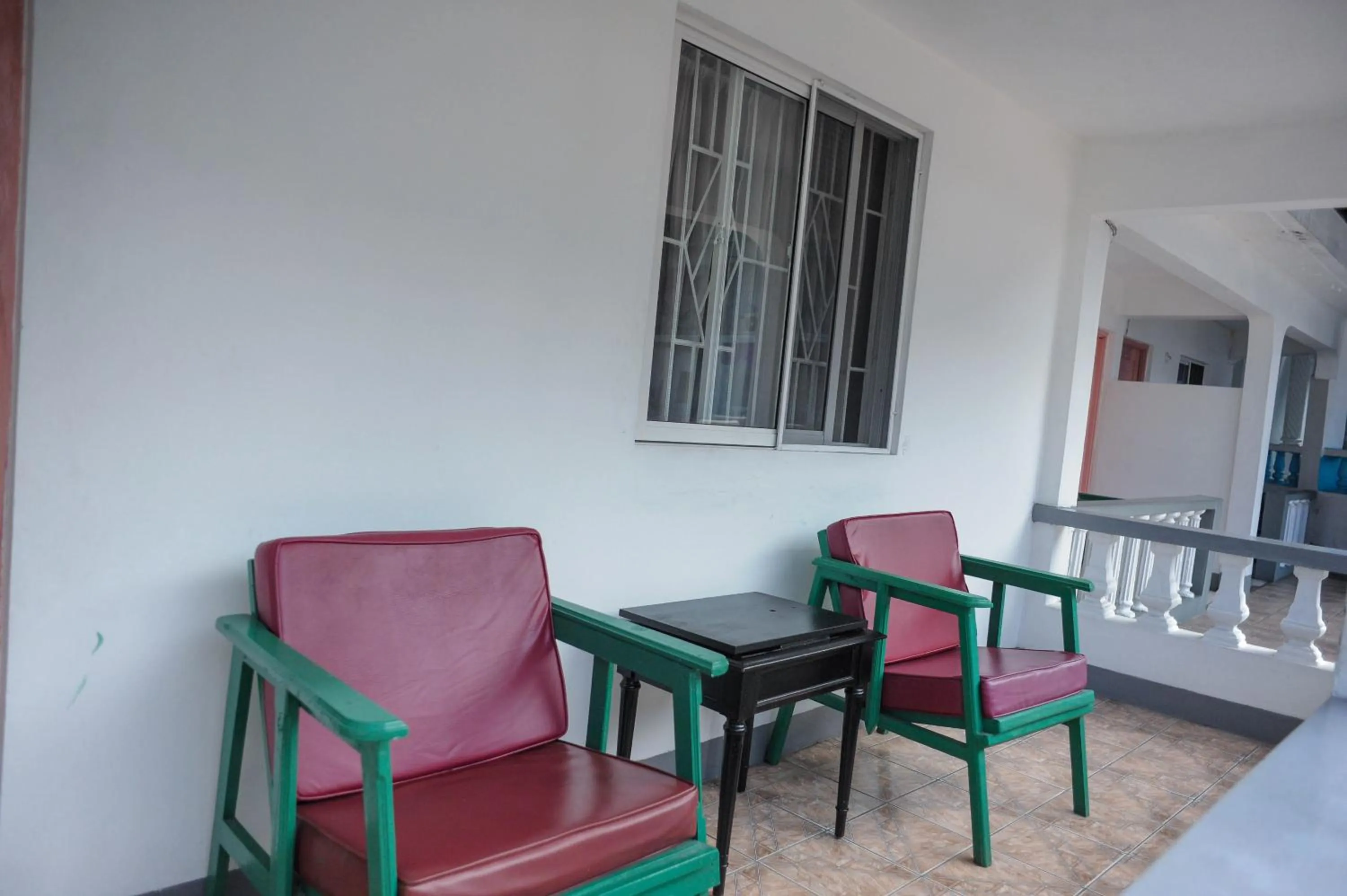 Seating area in Glorianna Hotel