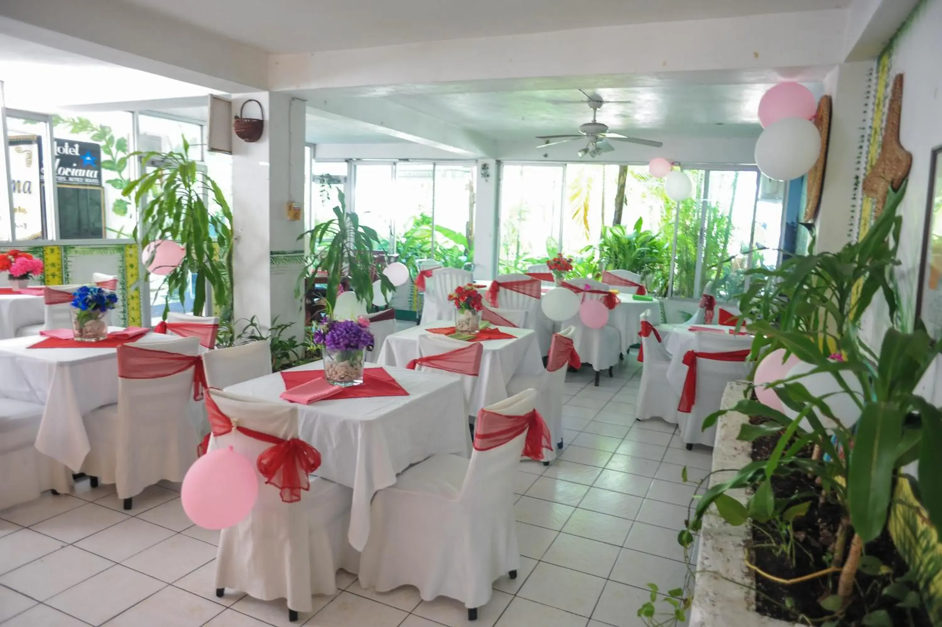 Restaurant/places to eat in Glorianna Hotel Restaurant/places to eat in Glorianna Hotel
