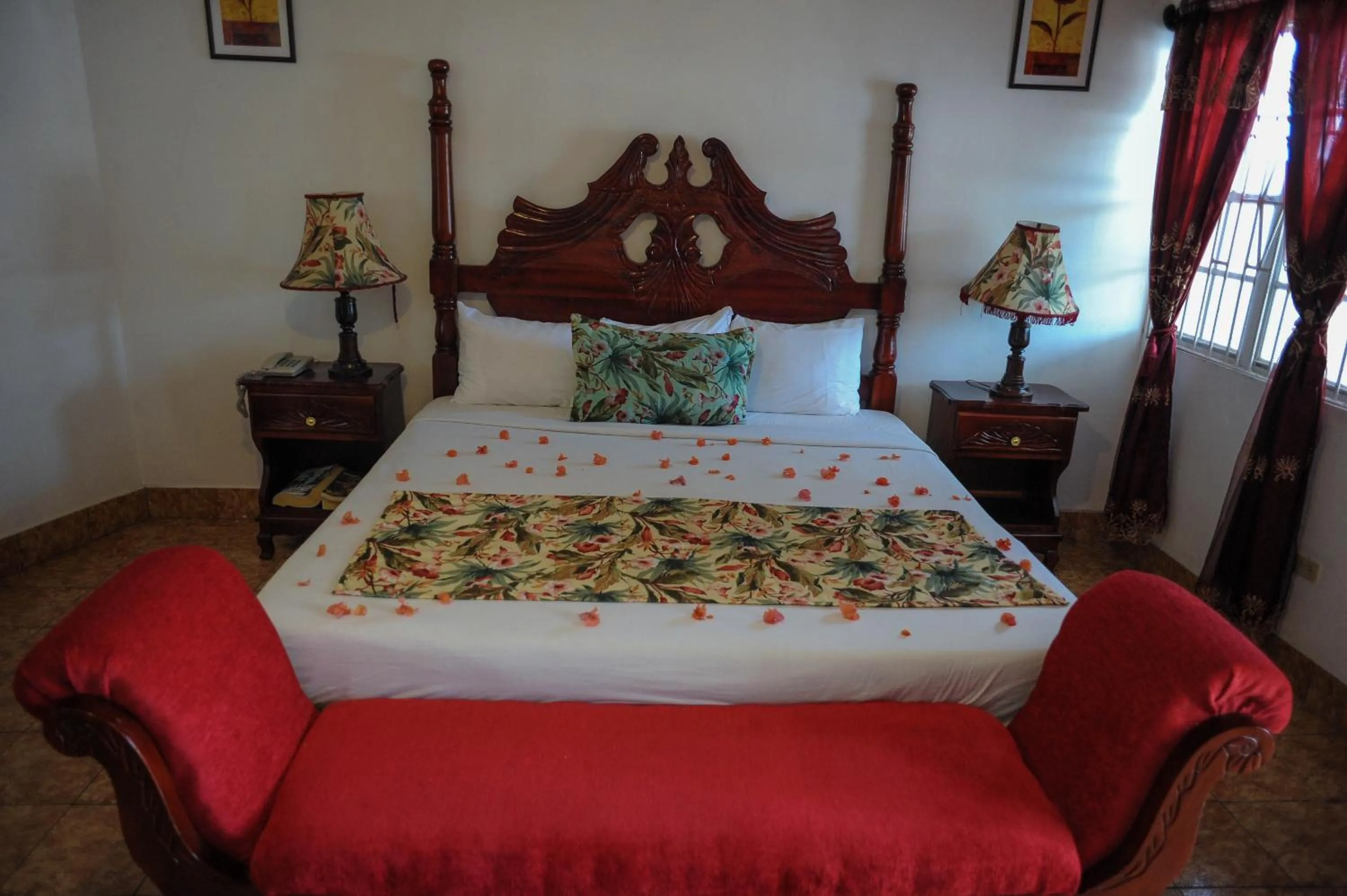 Bed in Glorianna Hotel