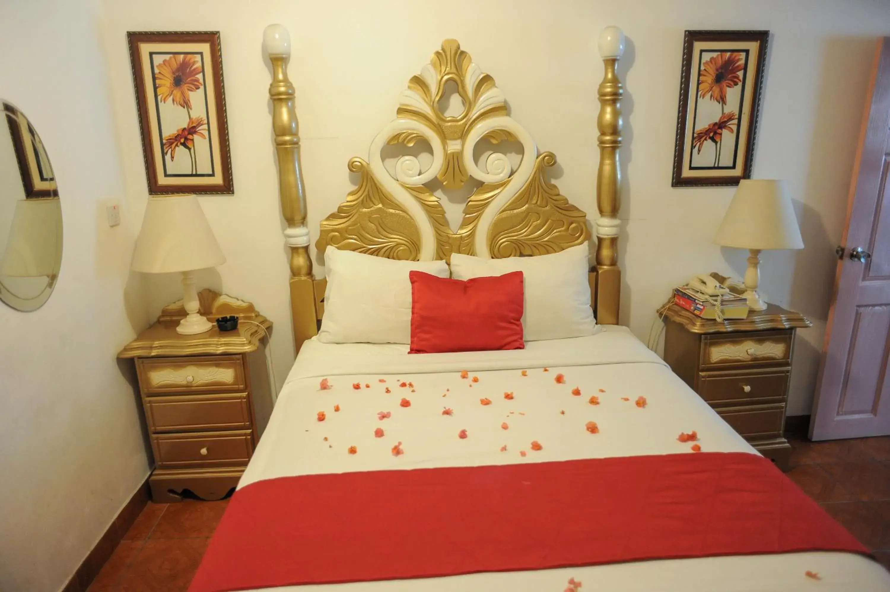 Bedroom, Bed in Glorianna Hotel Bedroom, Bed in Glorianna Hotel