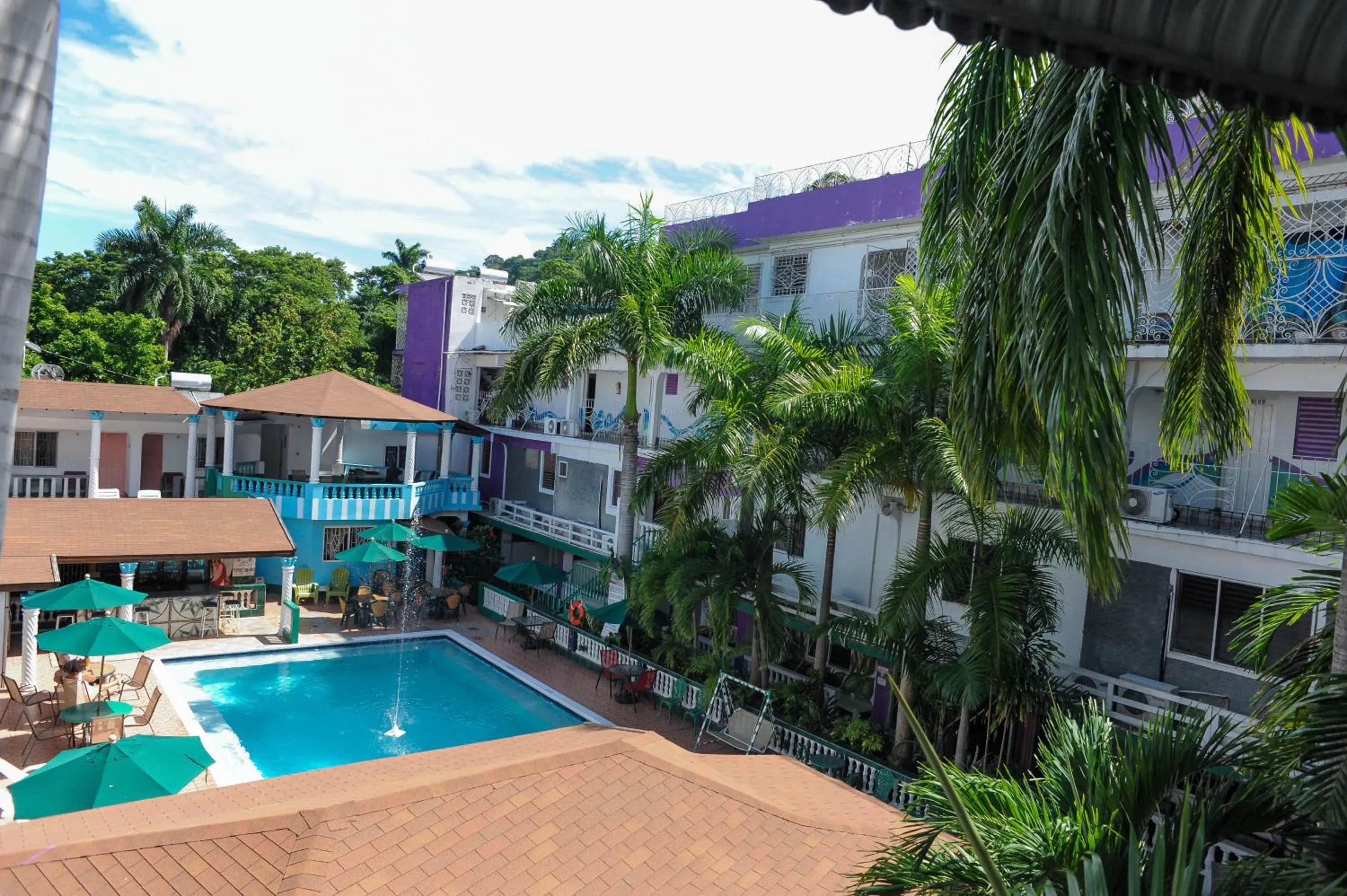 Swimming pool in Glorianna Hotel