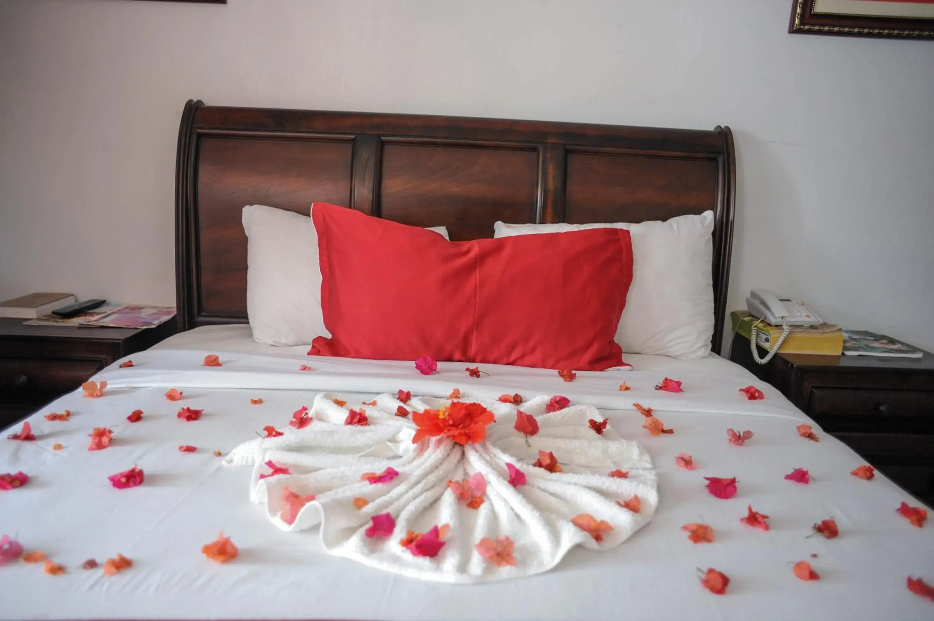 Bed in Glorianna Hotel Bed in Glorianna Hotel