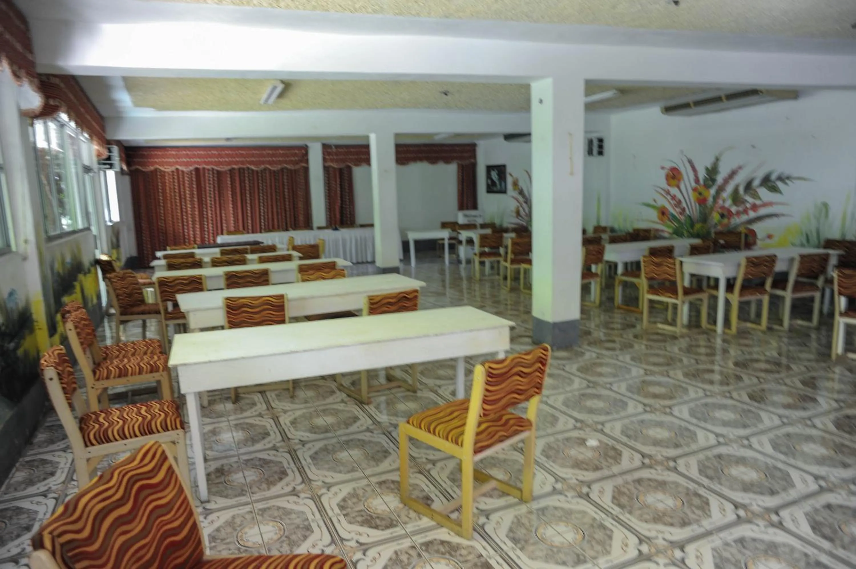 Dining area in Glorianna Hotel
