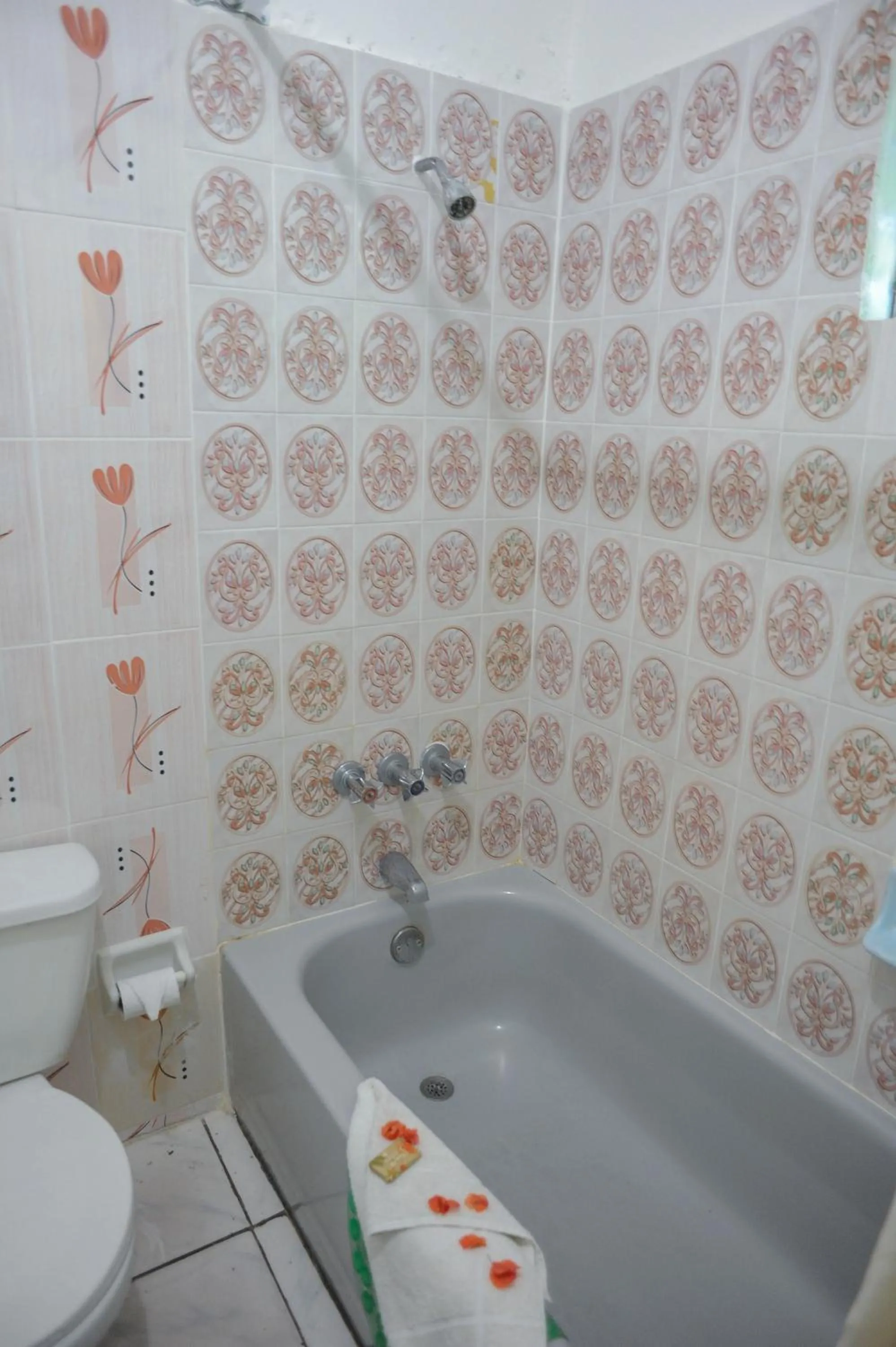 Bathroom in Glorianna Hotel