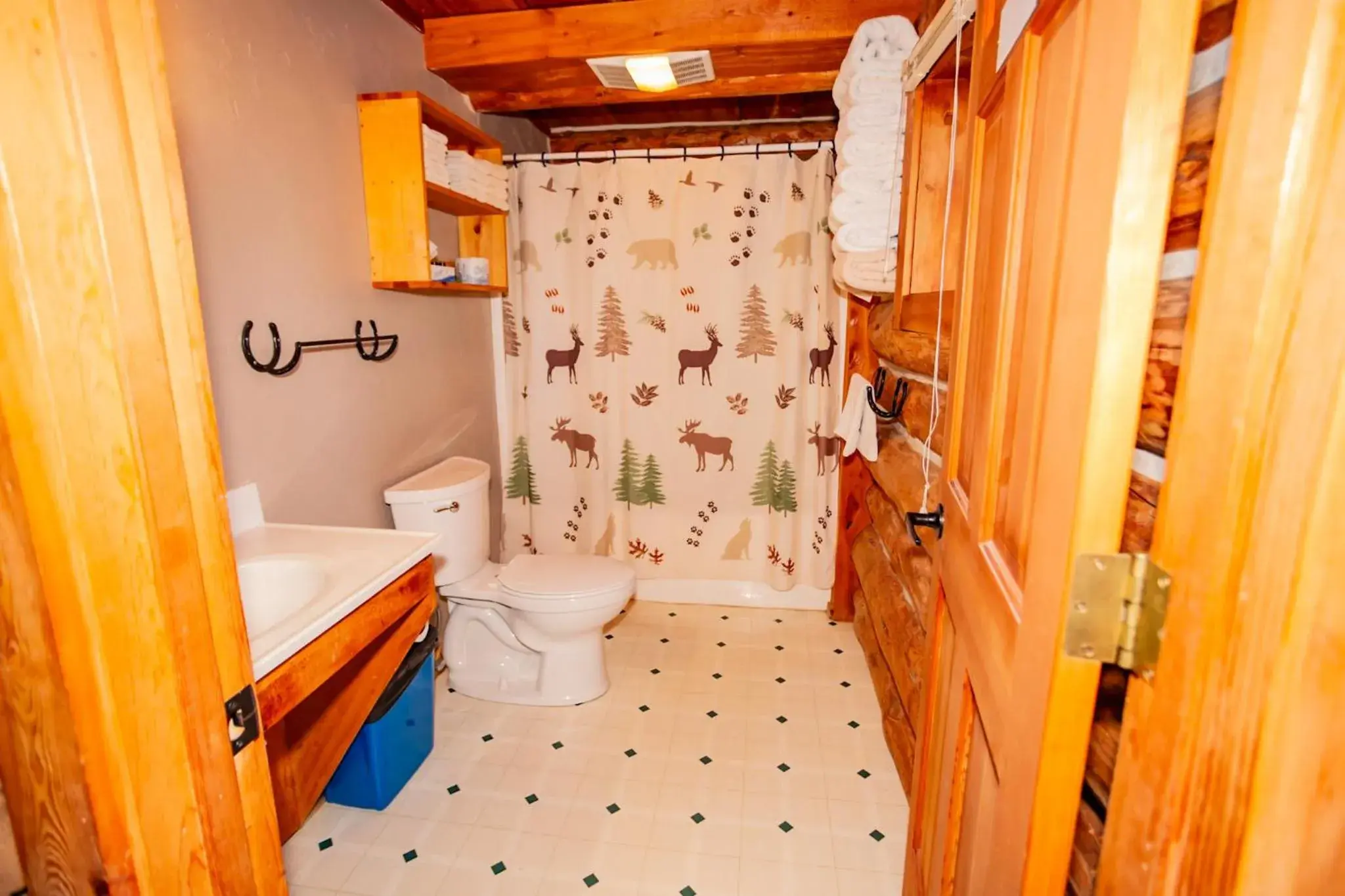 Deluxe Family Suite in Crooked Creek Guest Ranch Deluxe Family Suite in Crooked Creek Guest Ranch