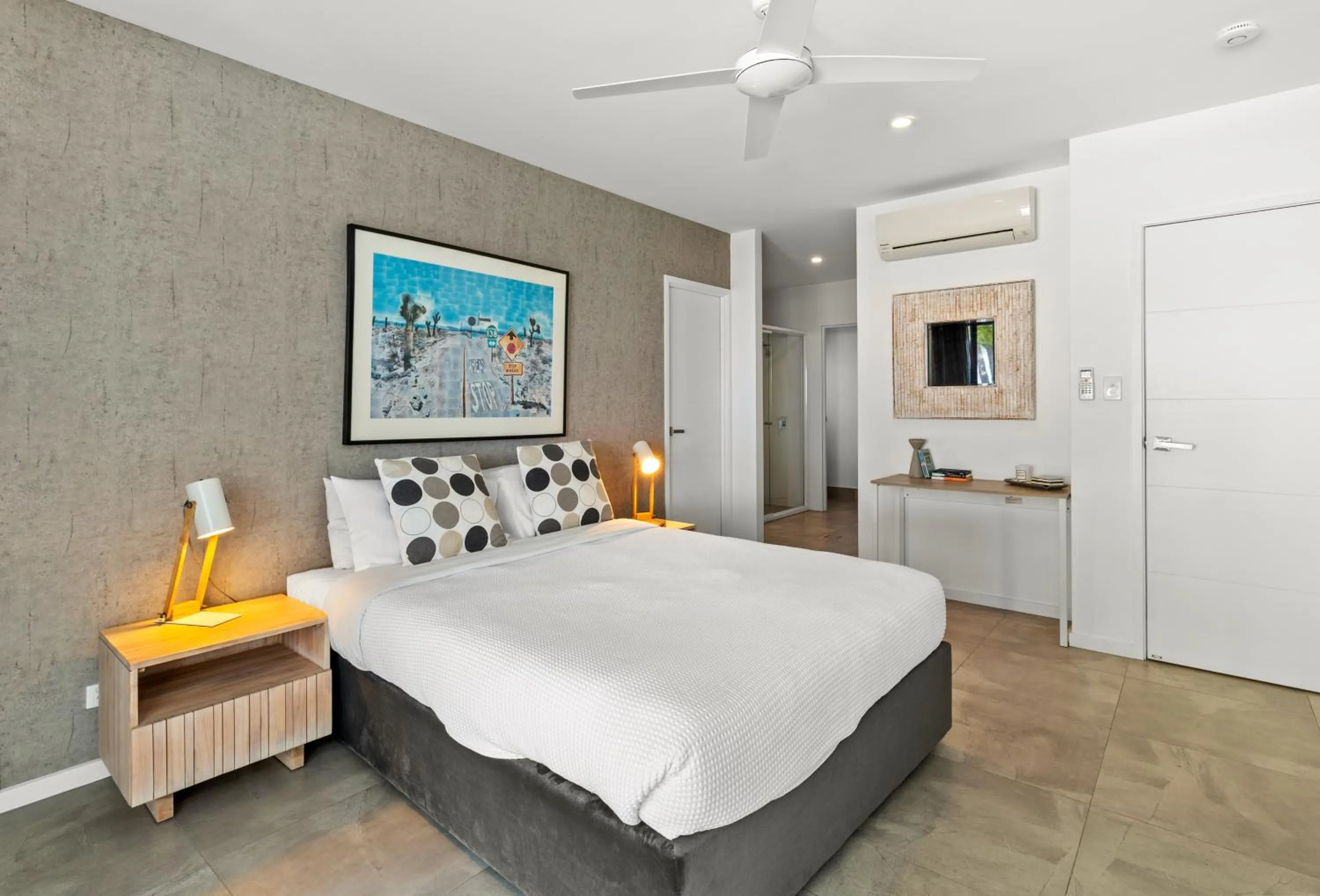 Bed in Tenterfield Beachfront Luxury 4 Bedroom Holiday Home
