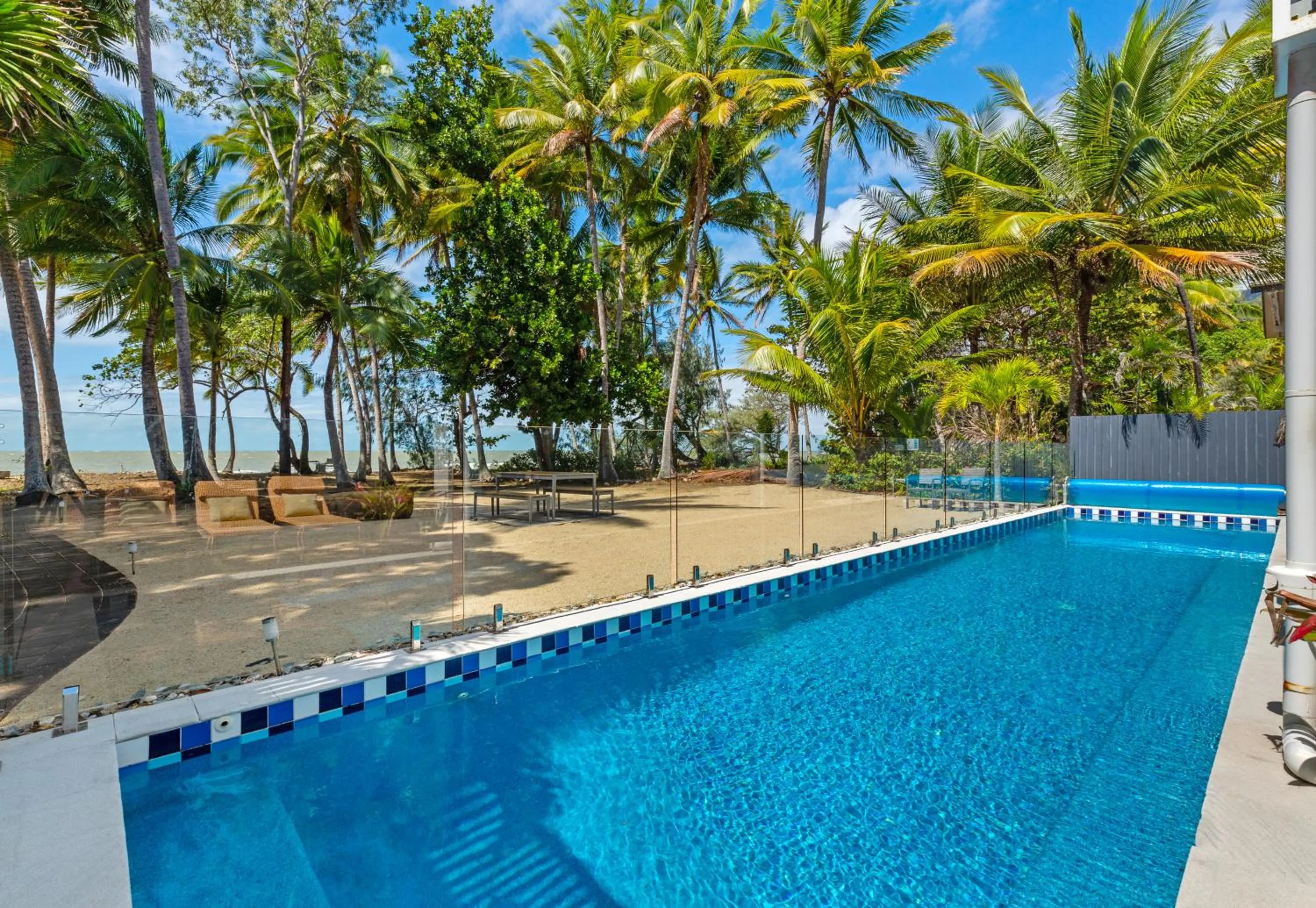 Property building in Tenterfield Beachfront Luxury 4 Bedroom Holiday Home