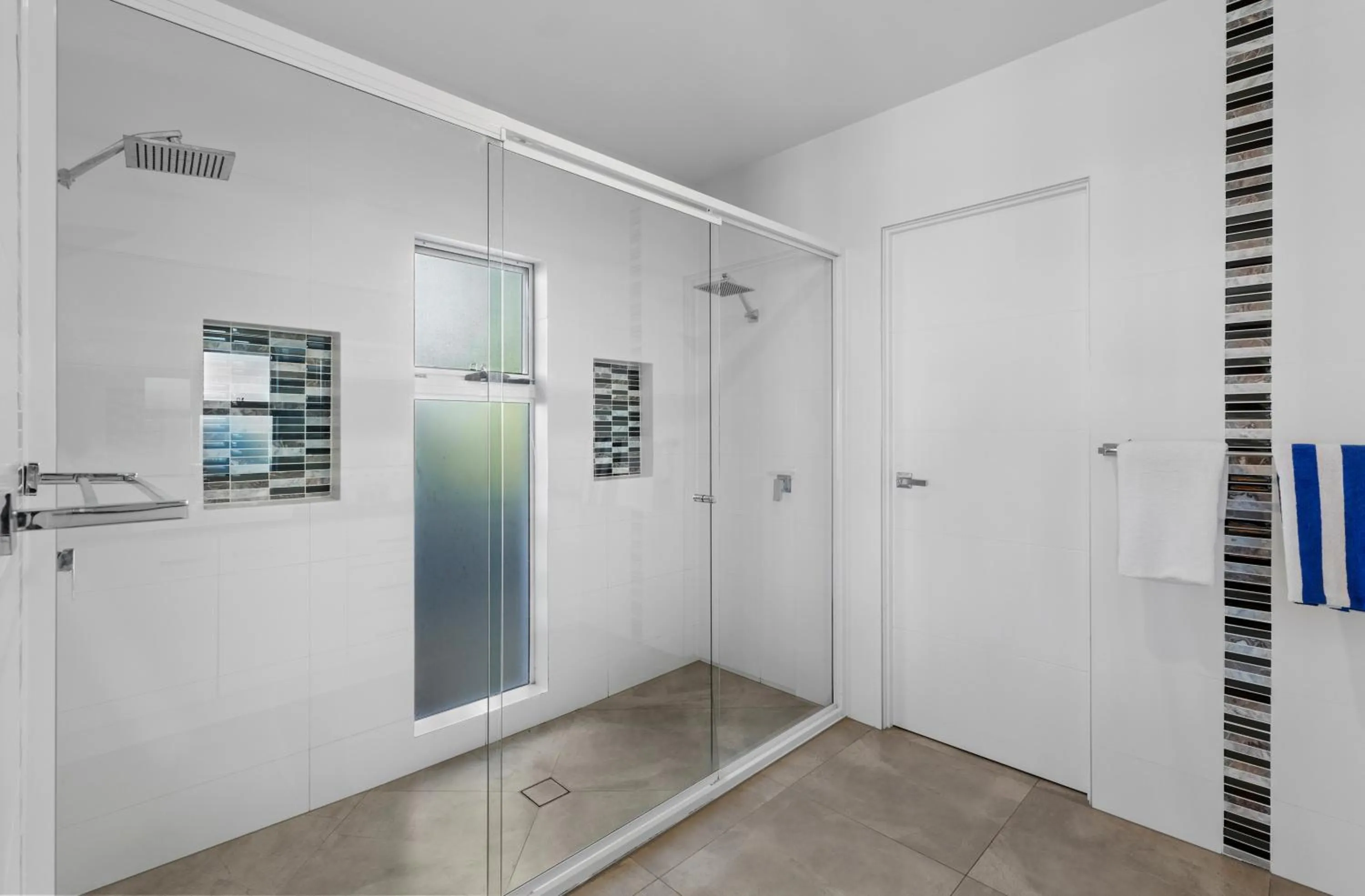 Bathroom in Tenterfield Beachfront Luxury 4 Bedroom Holiday Home
