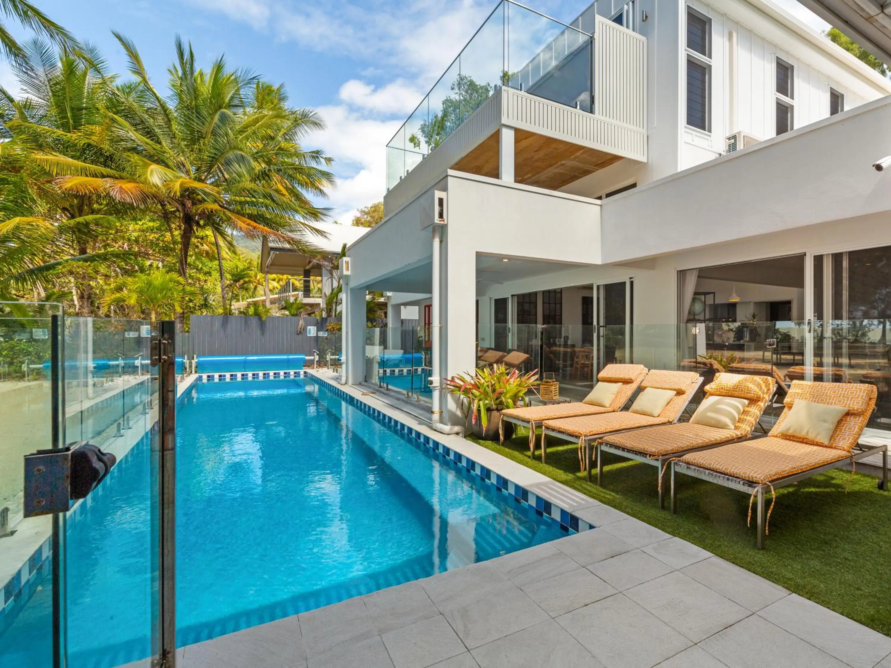 Tenterfield Beachfront Luxury 4 Bedroom Holiday Home