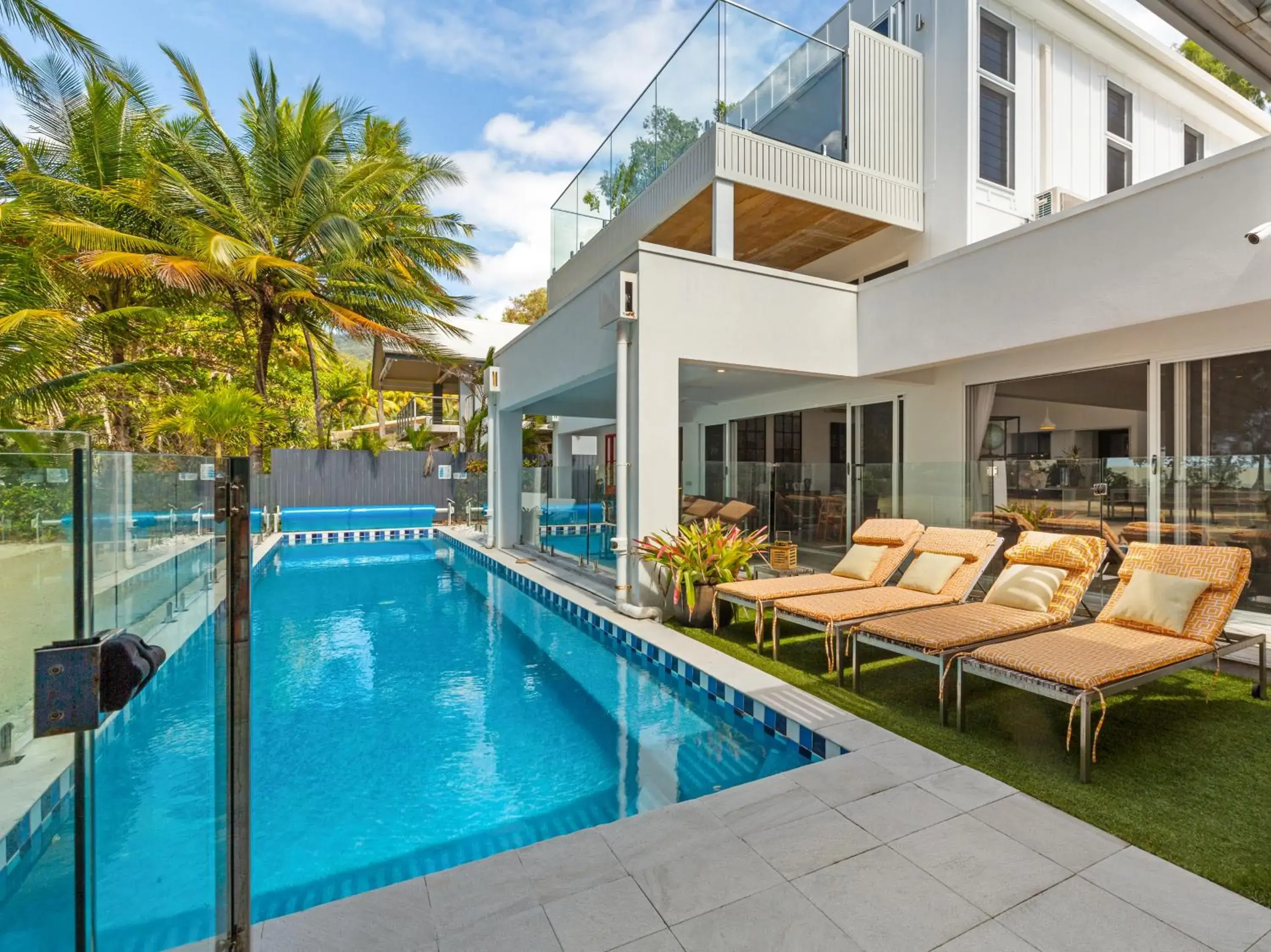 Tenterfield Beachfront Luxury 4 Bedroom Holiday Home Tenterfield Beachfront Luxury 4 Bedroom Holiday Home