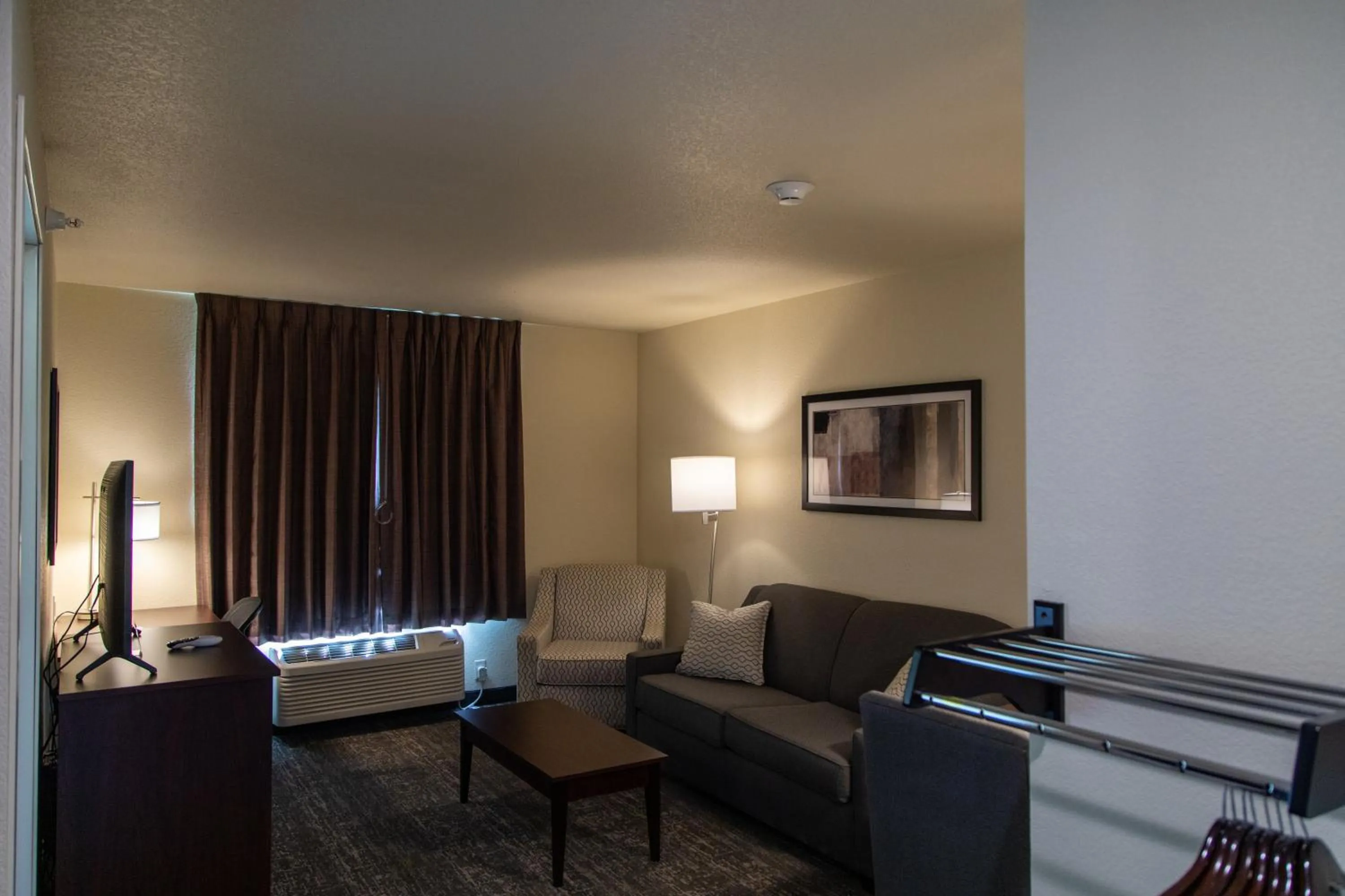 TV and multimedia in Cobblestone Inn & Suites -Springfield